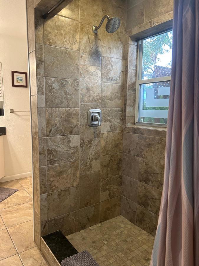 Ocean Breeze Bungalow * Cocoa Beach
