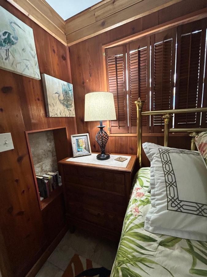 Ocean Breeze Bungalow * Cocoa Beach