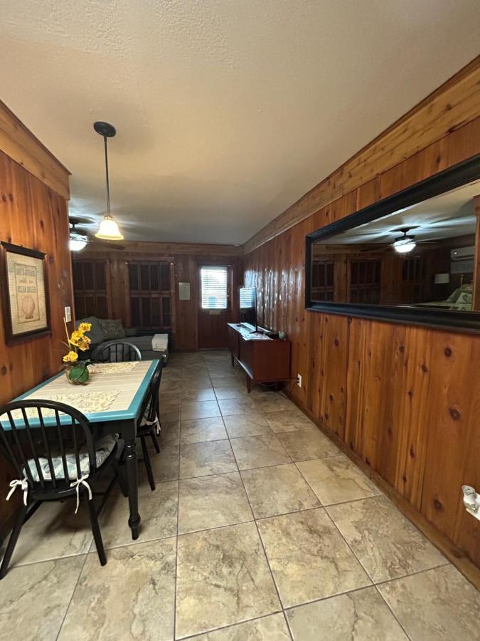 Ocean Breeze Bungalow * Cocoa Beach