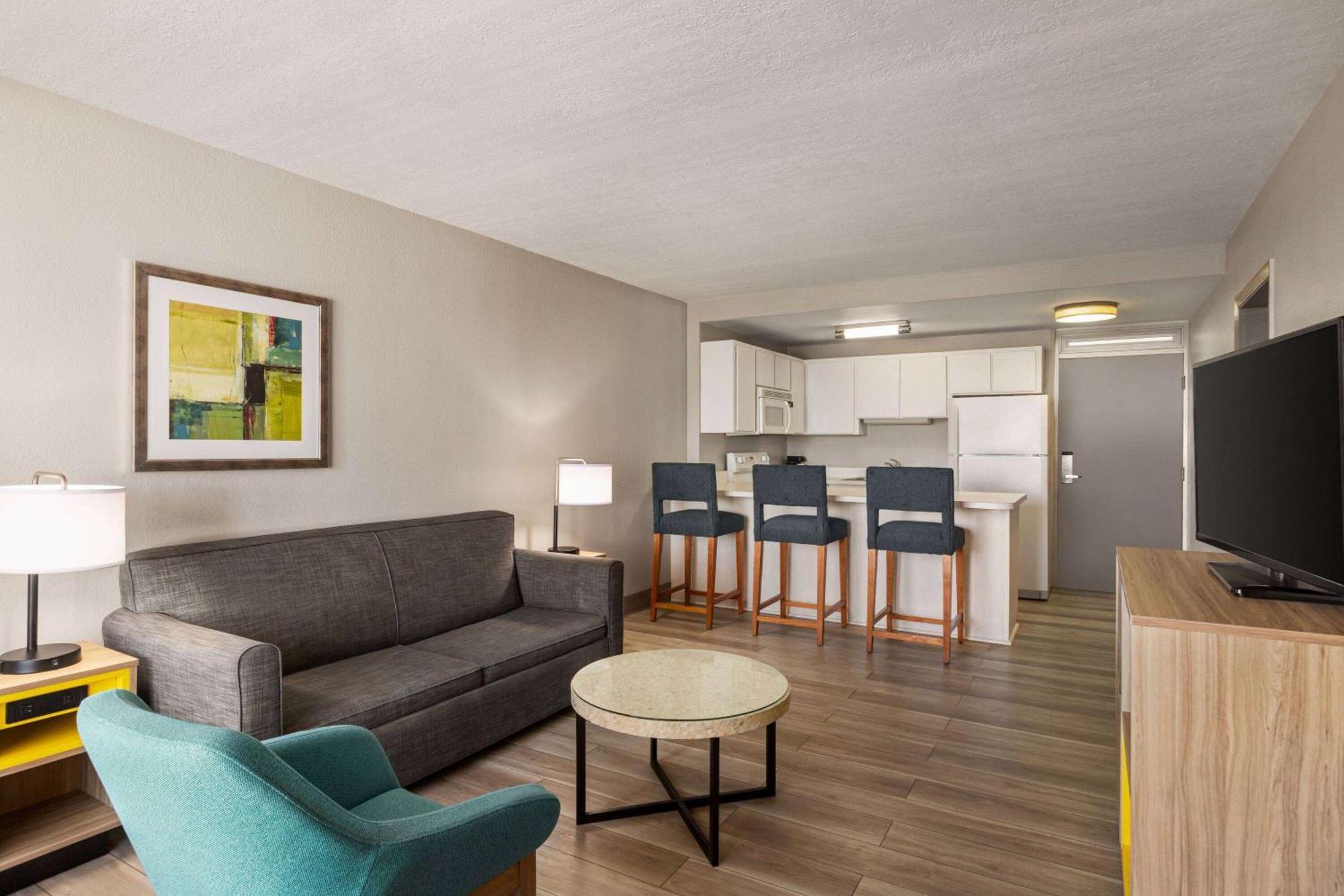 Days By Wyndham Cocoa Port Canaveral 2*