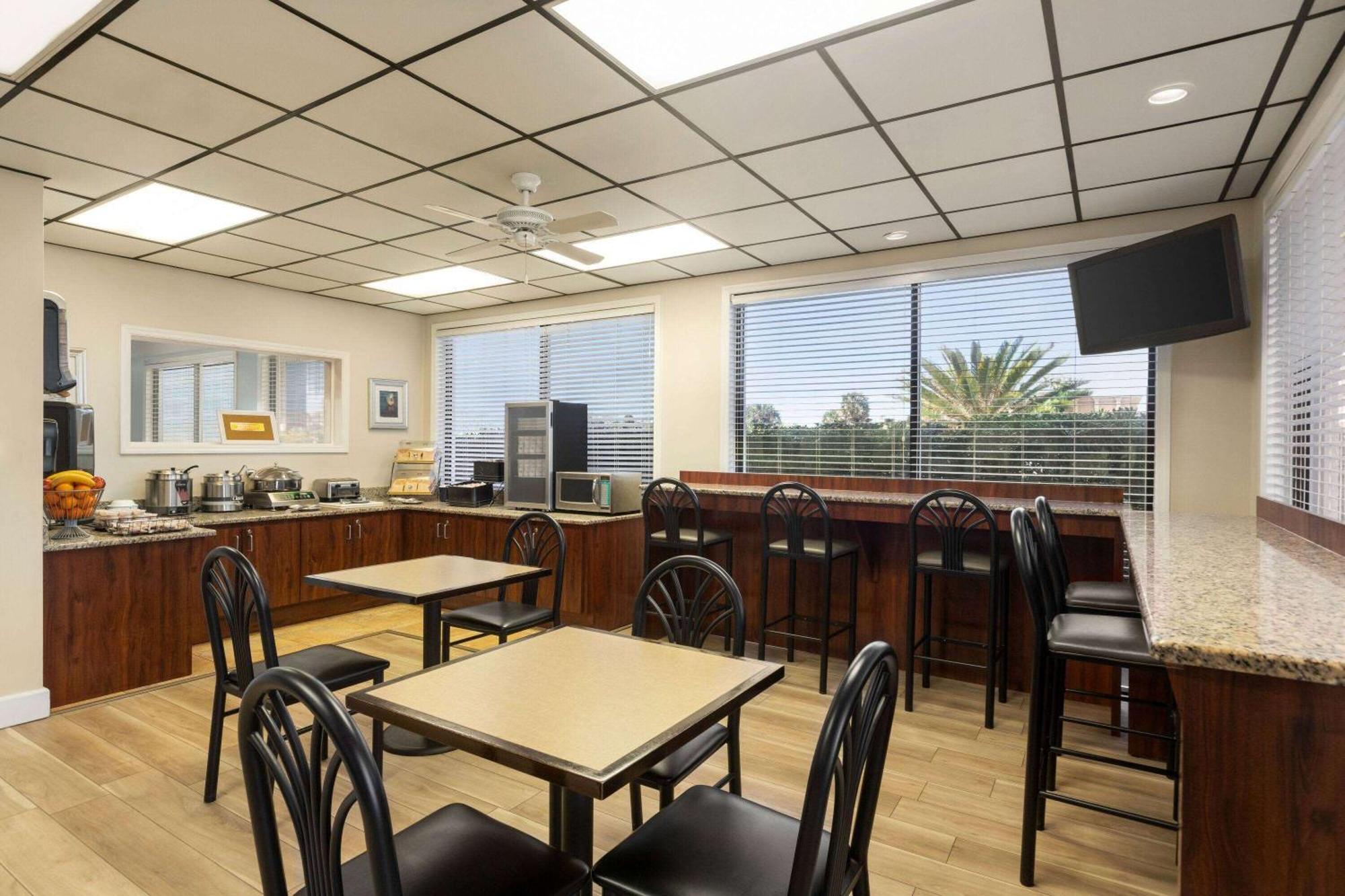 Motel Days By Wyndham Cocoa Port Canaveral