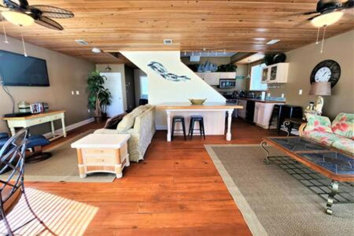 Large Oceanfront Wpool 8br Sleeps 24 Holiday home *