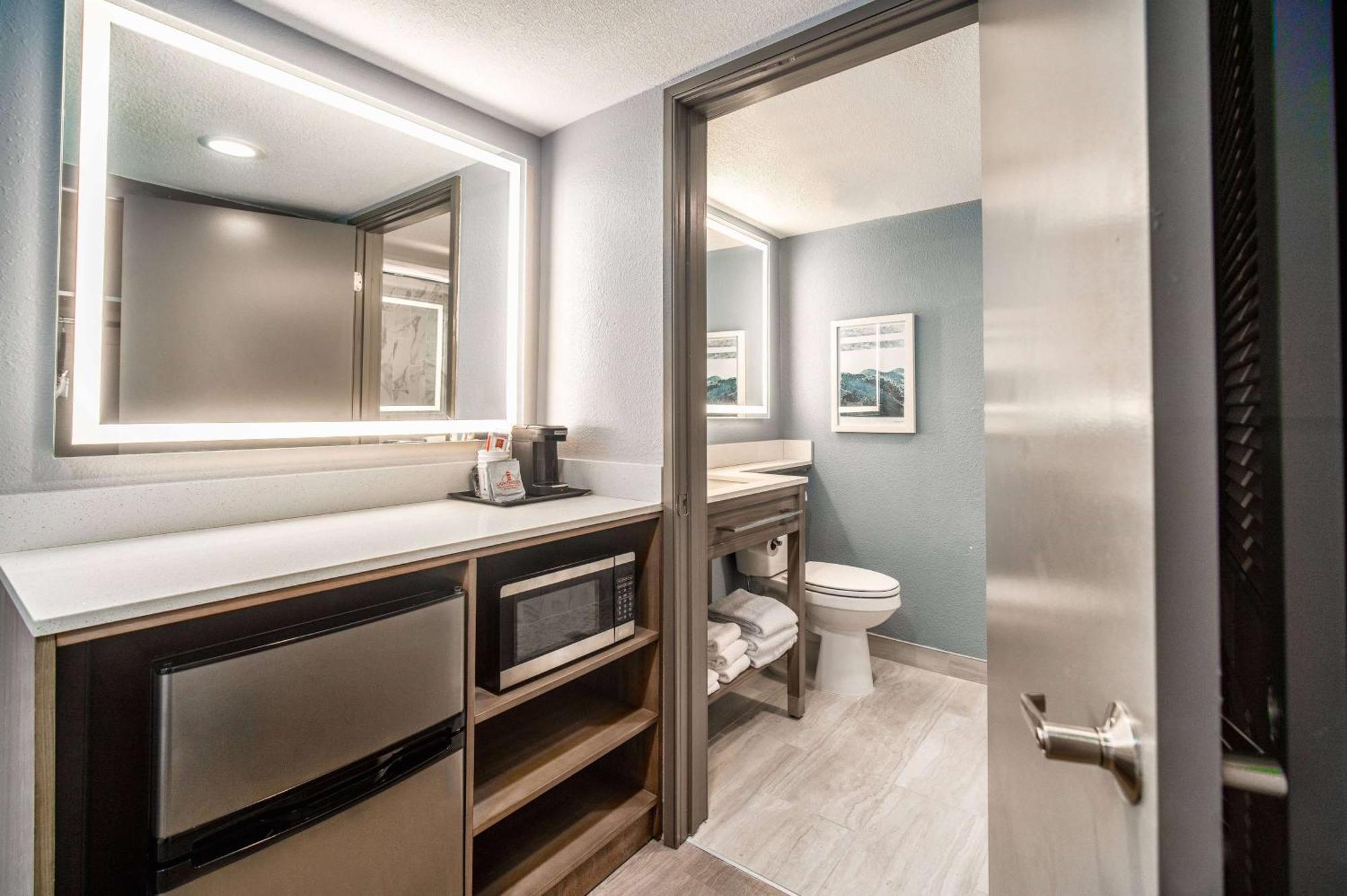 La Quinta By Wyndham Cocoa Oceanfront Hotel 3*