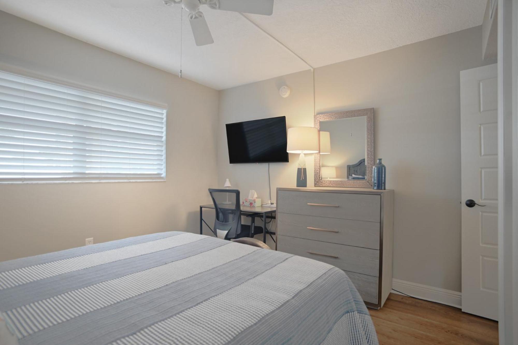 Apartment Fully Updated, Ground Floor, Poolside With Great Ocean View - Unit 49! *