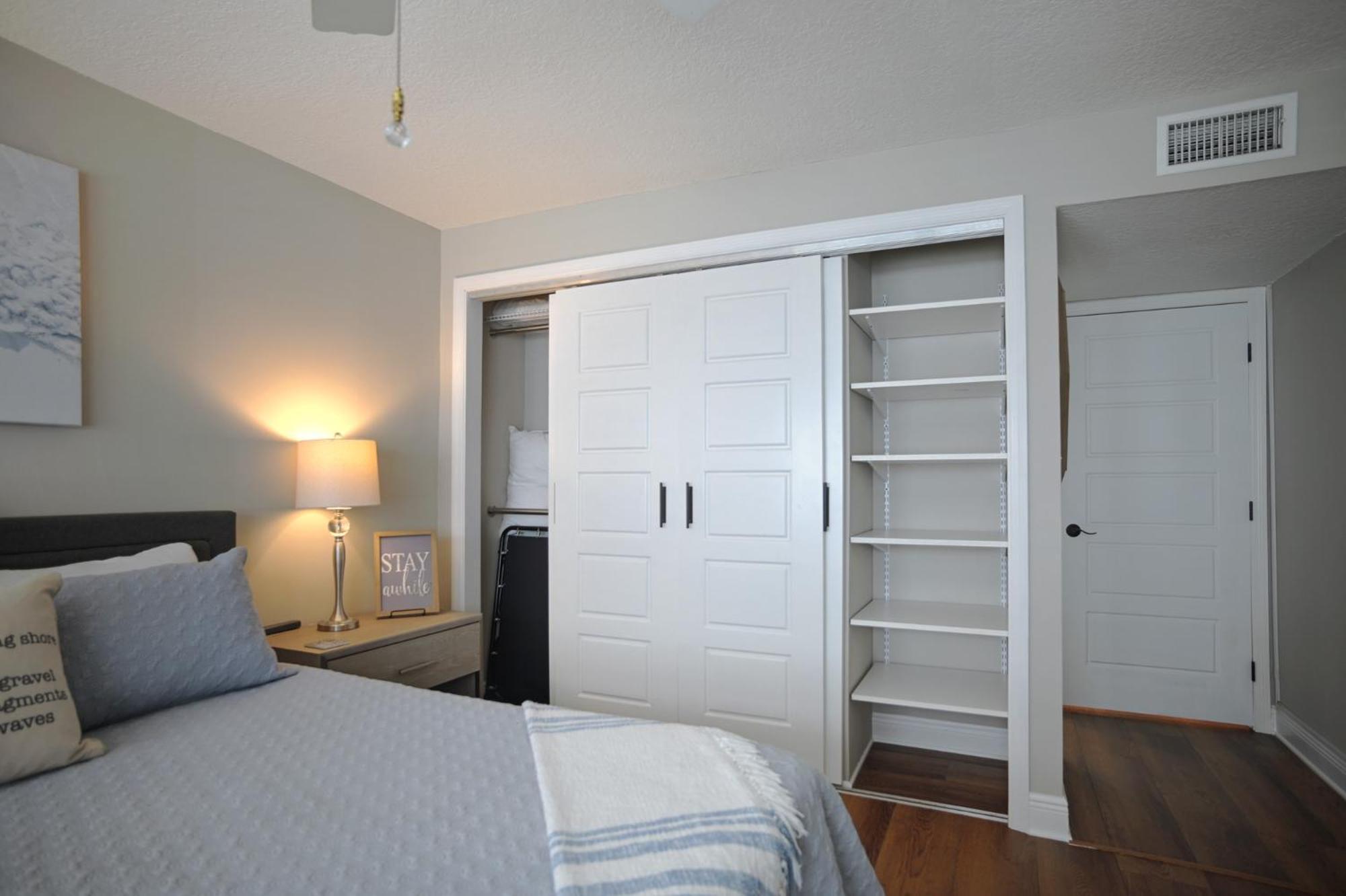 Apartment Fully Updated, Ground Floor, Poolside With Great Ocean View - Unit 49! *