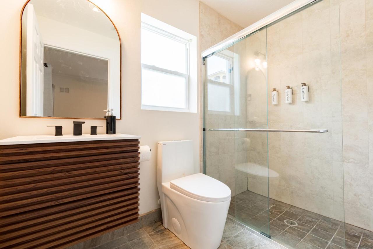 Luxury 2bd 2bth 5 *