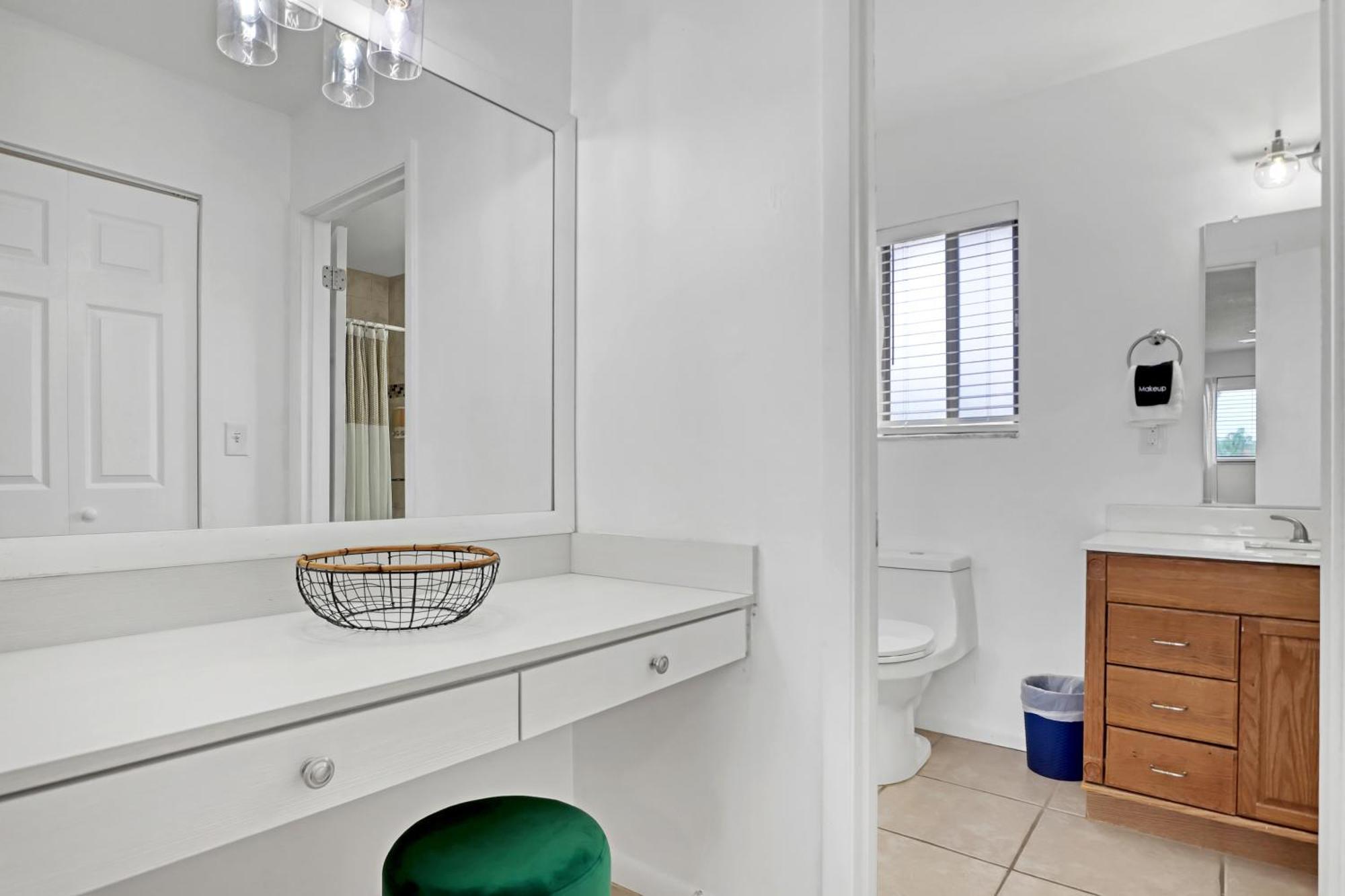 Spacious Townhome 5 Mins Walk To * Cocoa Beach