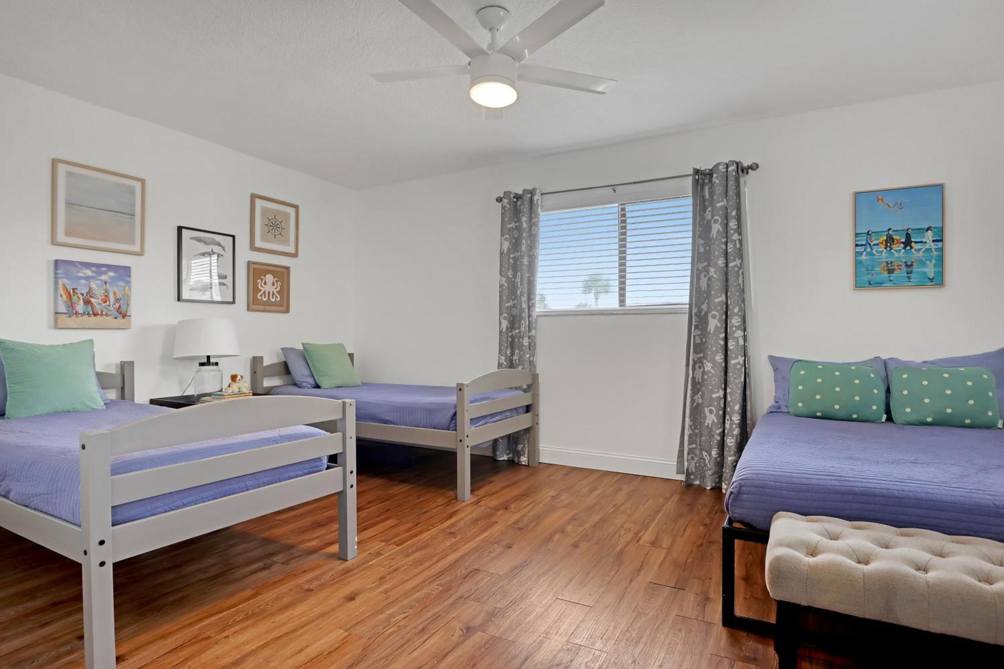 Spacious Townhome 5 Mins Walk To * Cocoa Beach