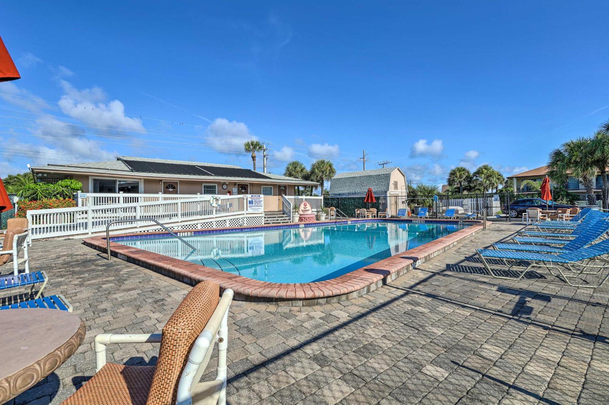 Apartment Cute Cocoa With Pool And Access!