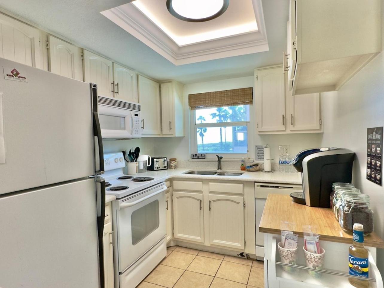Pier Pressure Beachfront Wpool Apartment