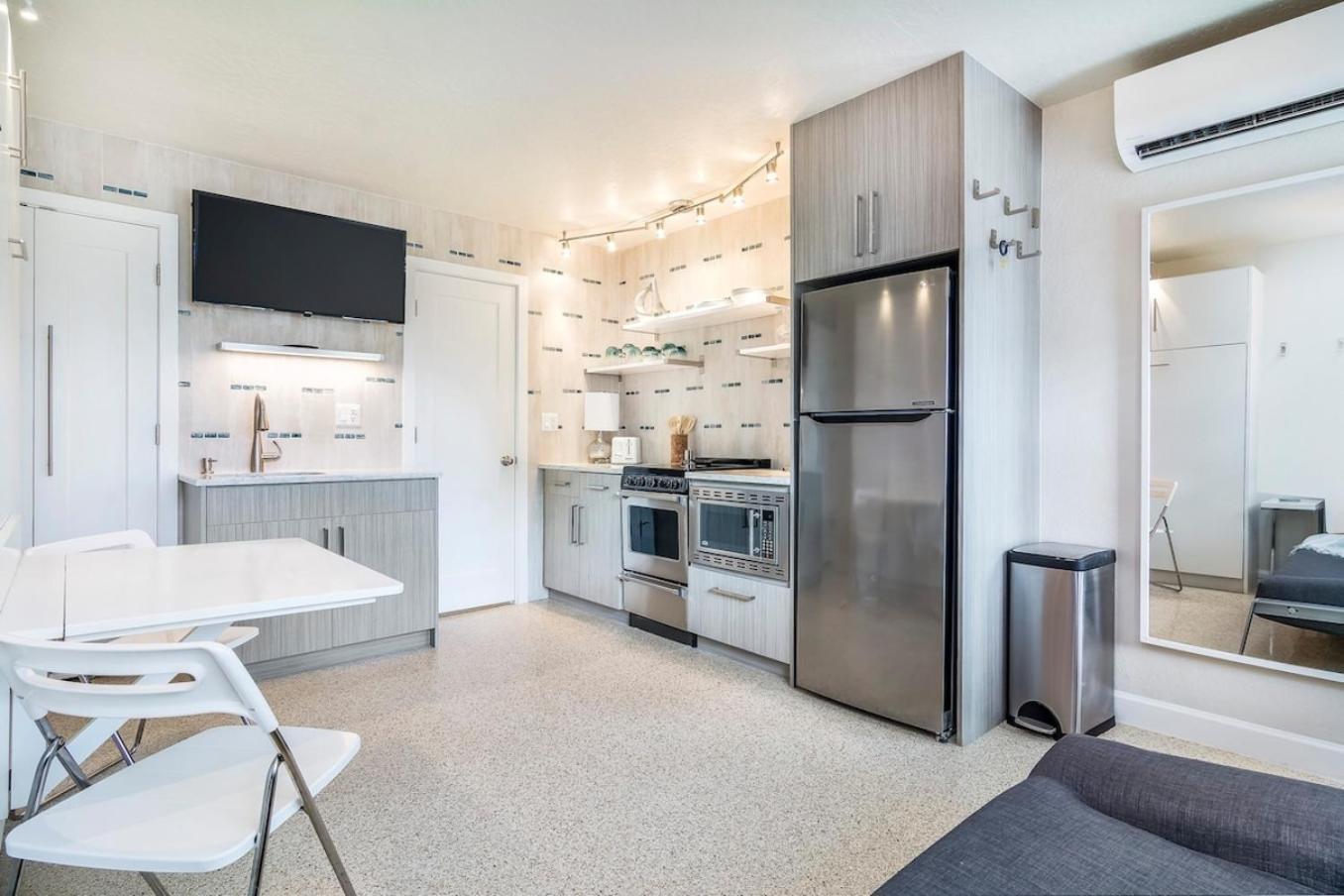 Boutique Vacation Complex At Beach