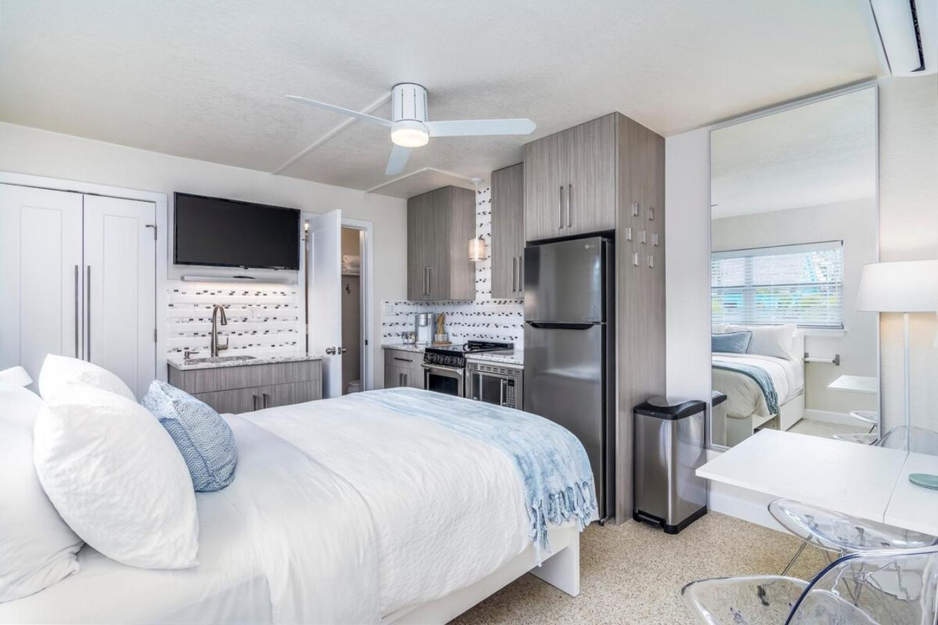 Boutique Vacation Complex At Beach