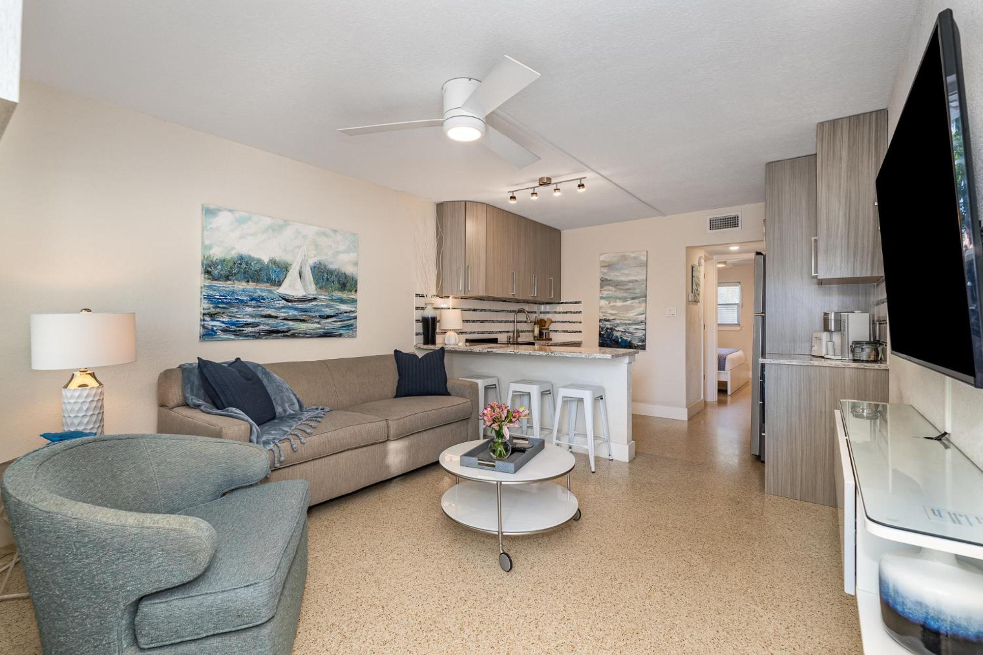 Boutique Vacation Complex At Beach *