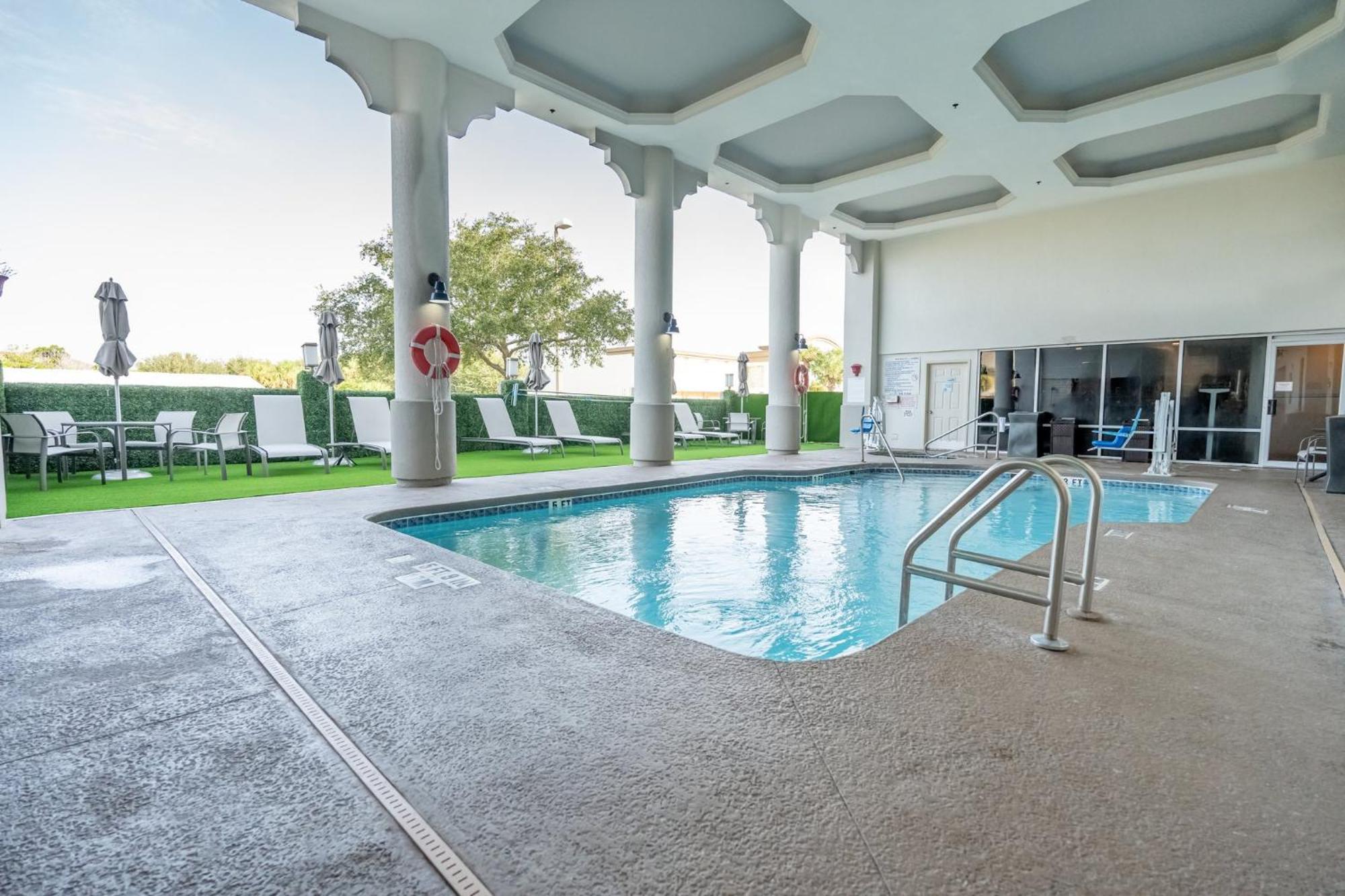 Express & Cocoa By Ihg Resort Cocoa Beach