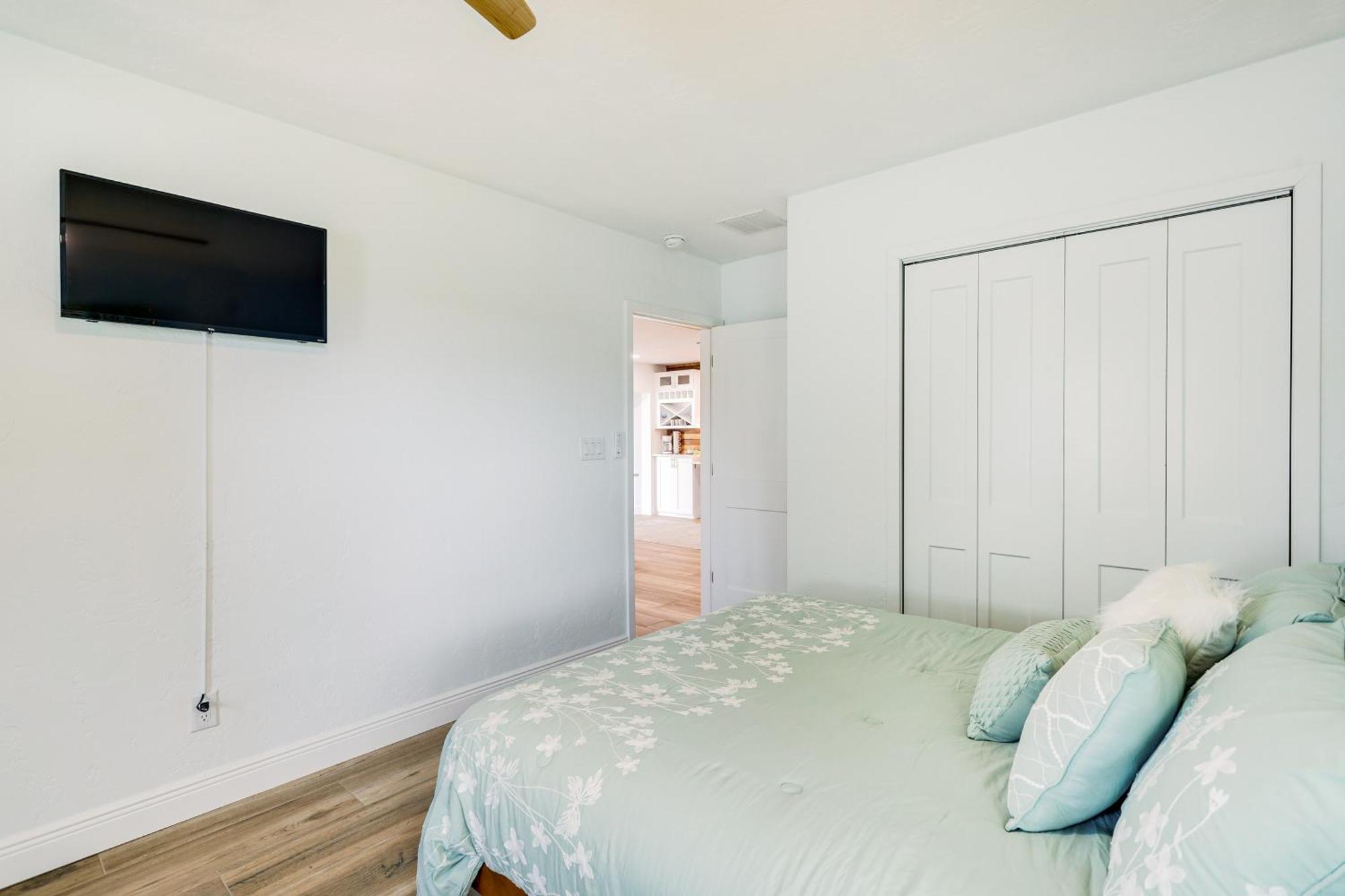 Pet-friendly Cocoa Walk To Beach! Holiday home Cocoa Beach