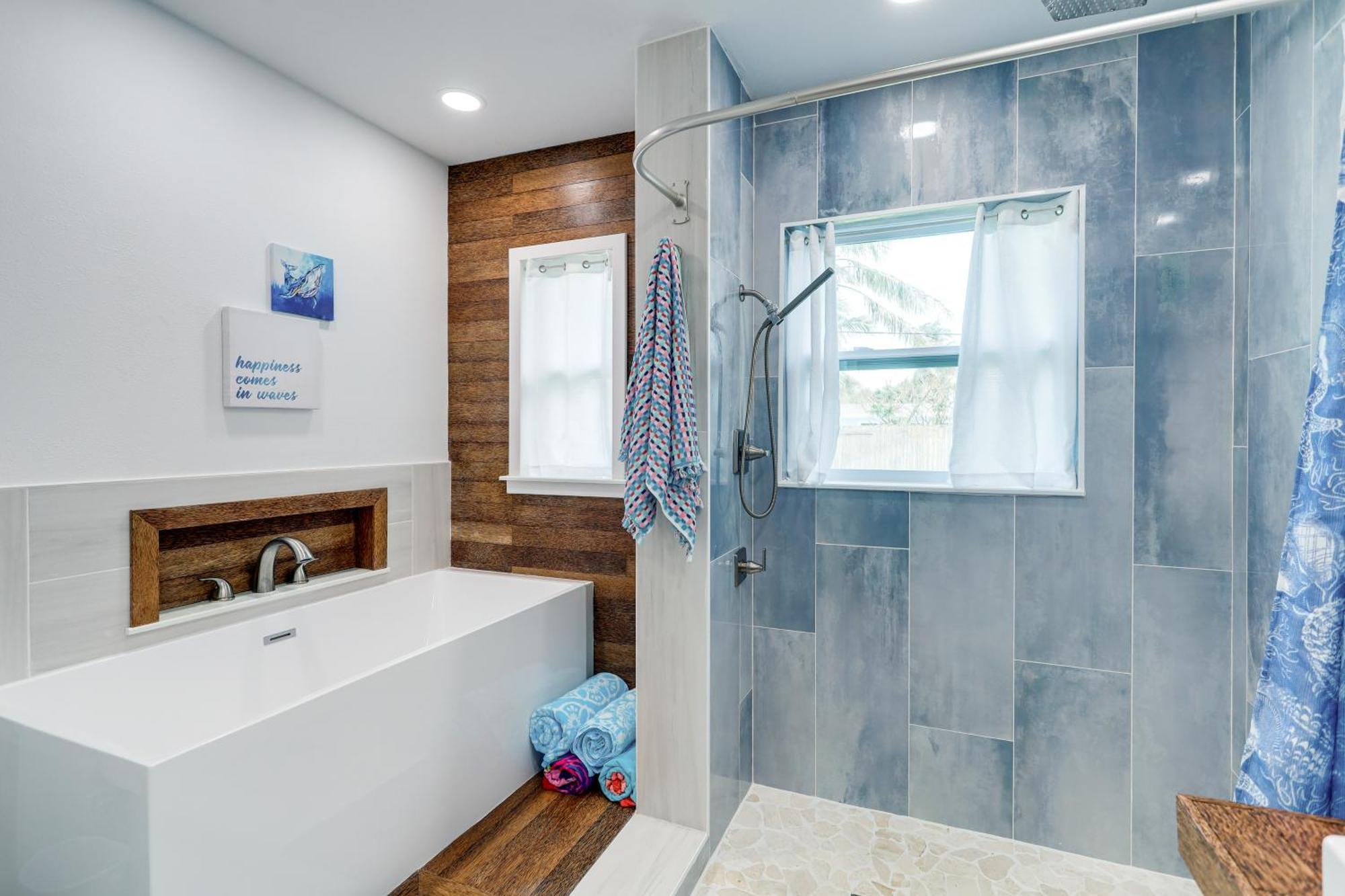 Pet-friendly Cocoa Walk To Beach! *