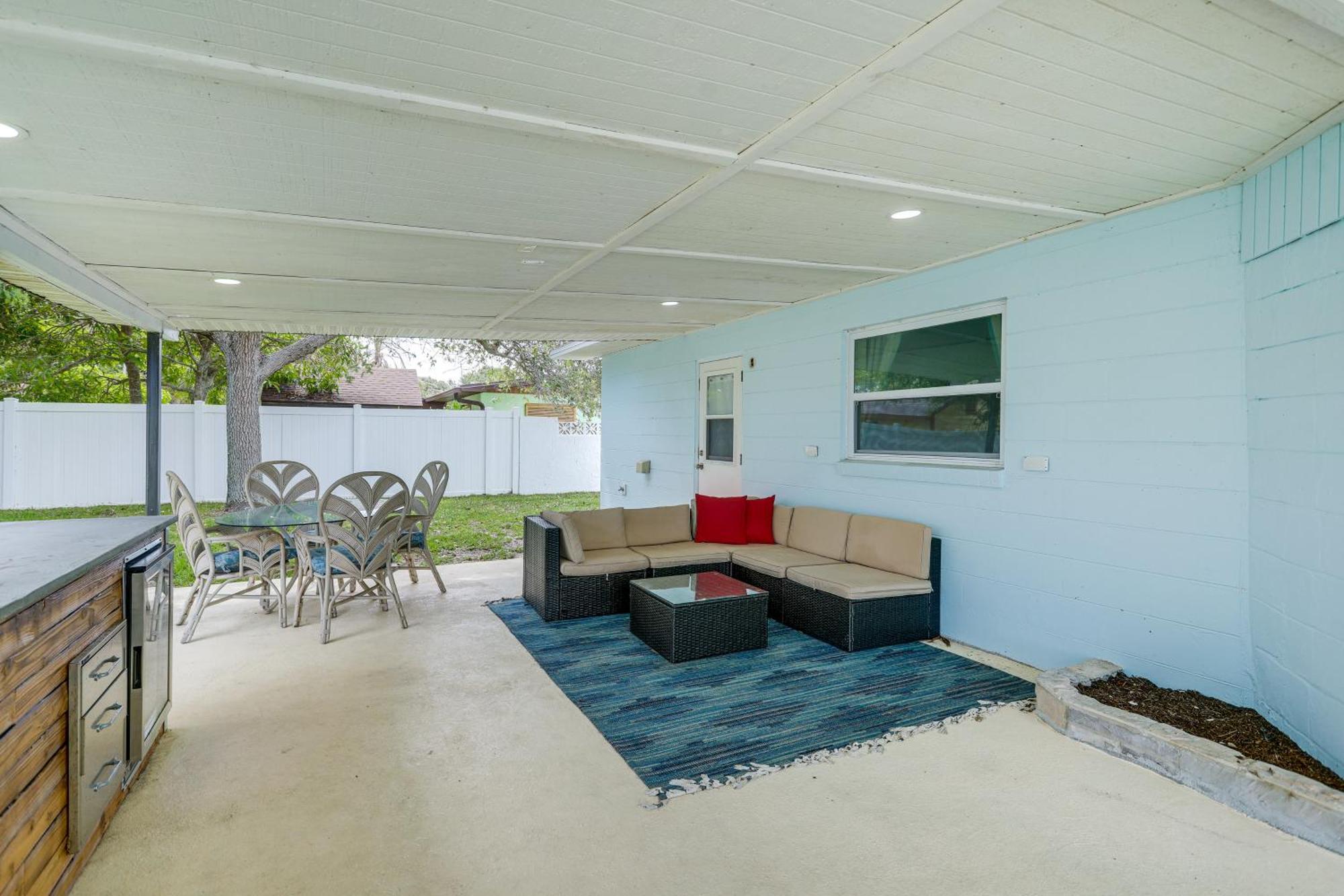 Holiday home Pet-friendly Cocoa Walk To Beach!