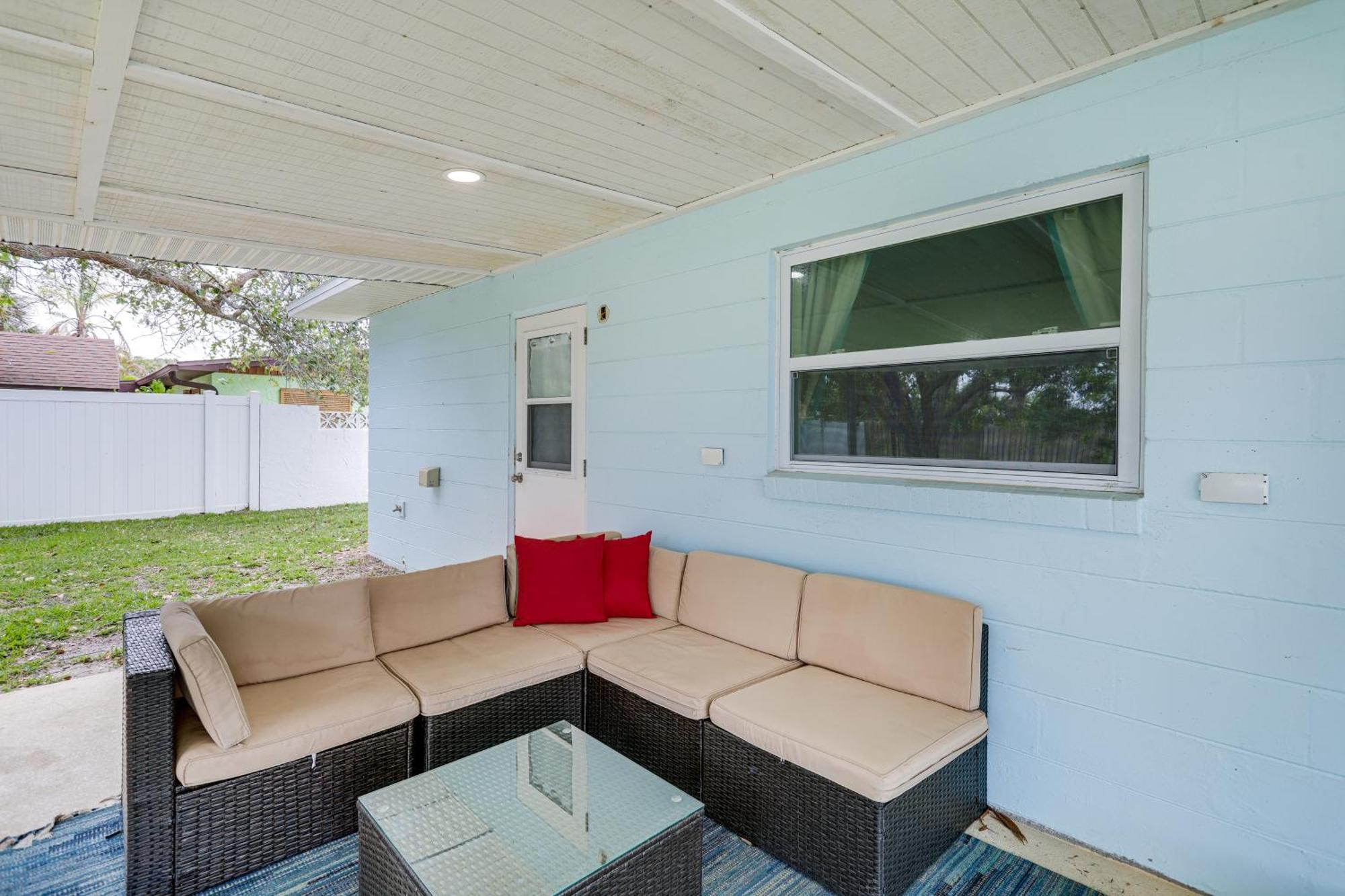 Pet-friendly Cocoa Walk To Beach! Holiday home