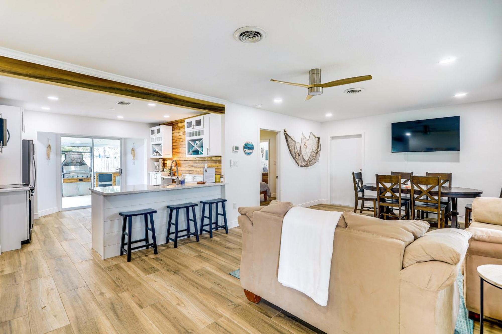 Pet-friendly Cocoa Walk To Beach! Holiday home Cocoa Beach