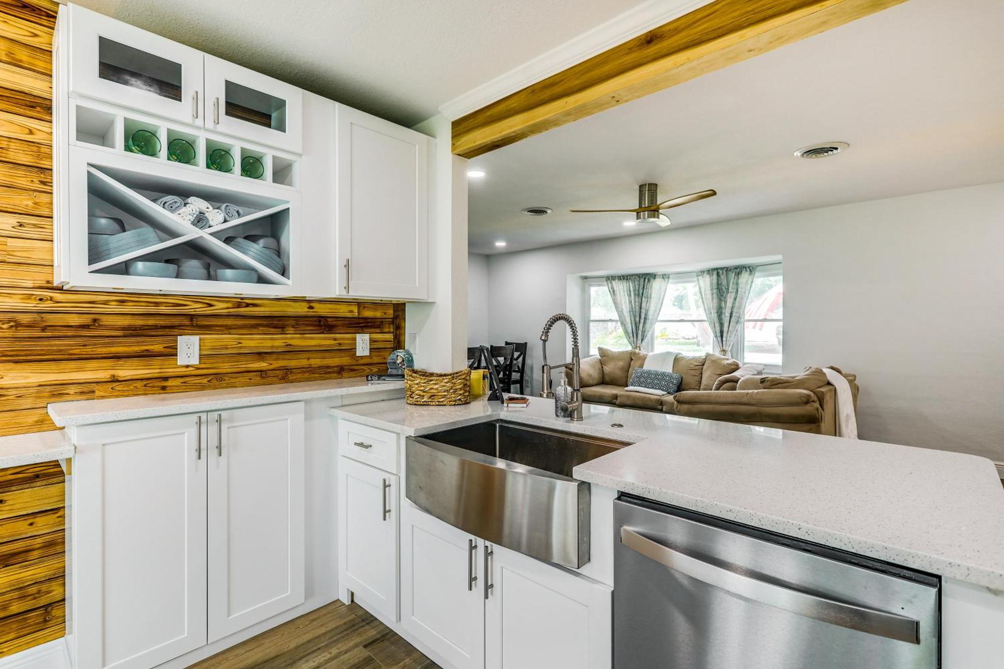 Holiday home Pet-friendly Cocoa Walk To Beach!