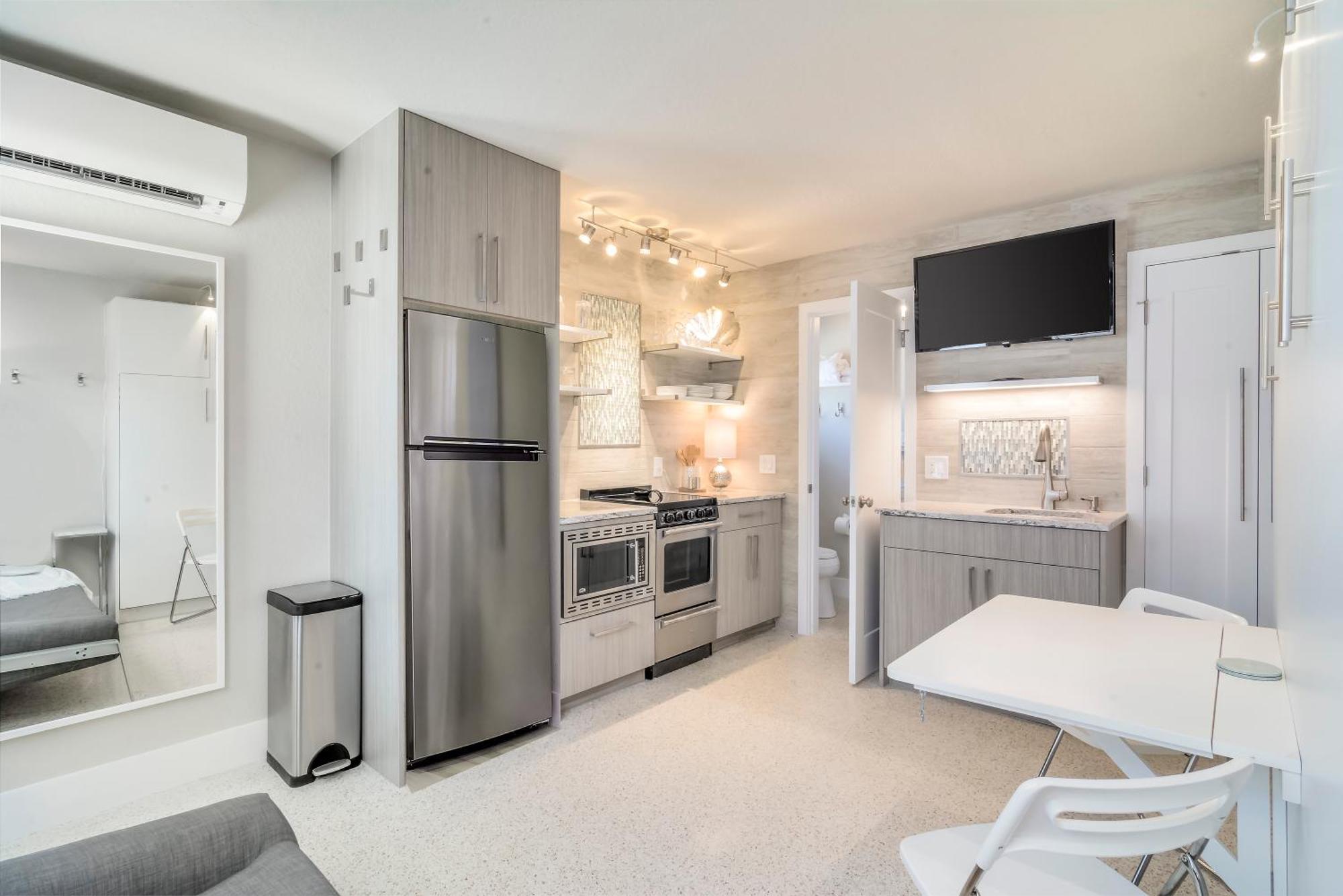 Boutique Vacation Complex At Beach * Cocoa Beach