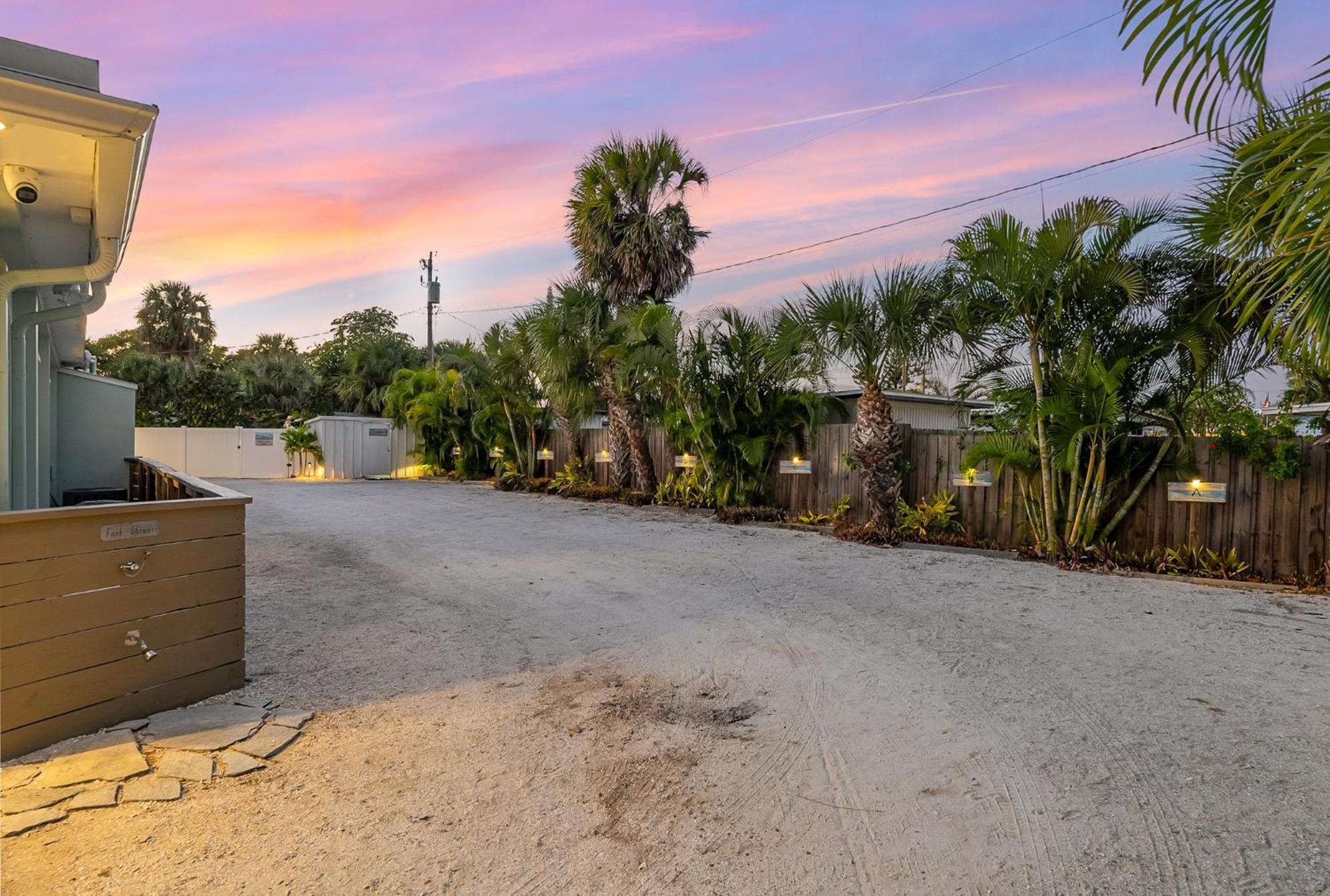 Boutique Vacation Complex At Beach Apartment *