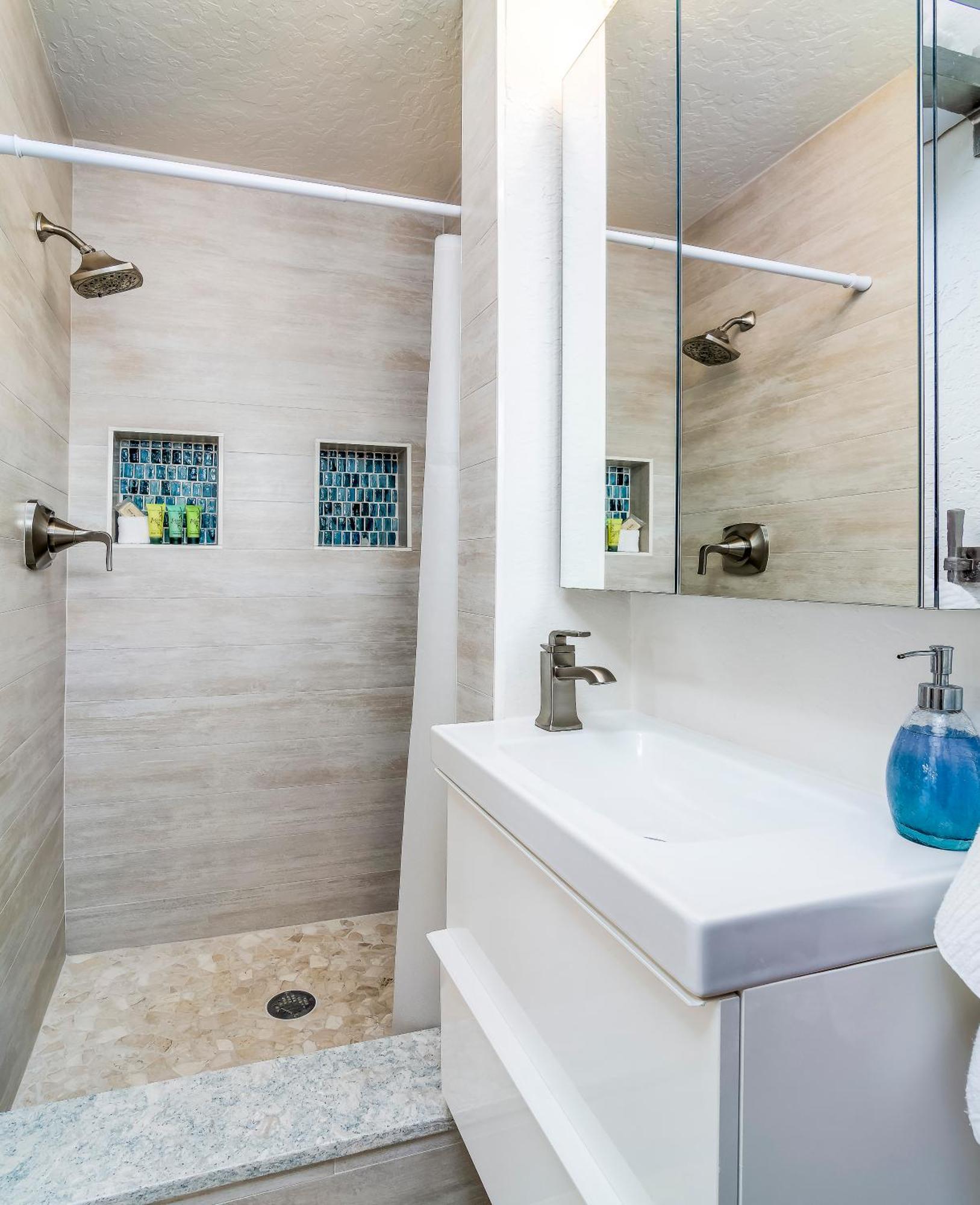 Boutique Vacation Complex At Beach *