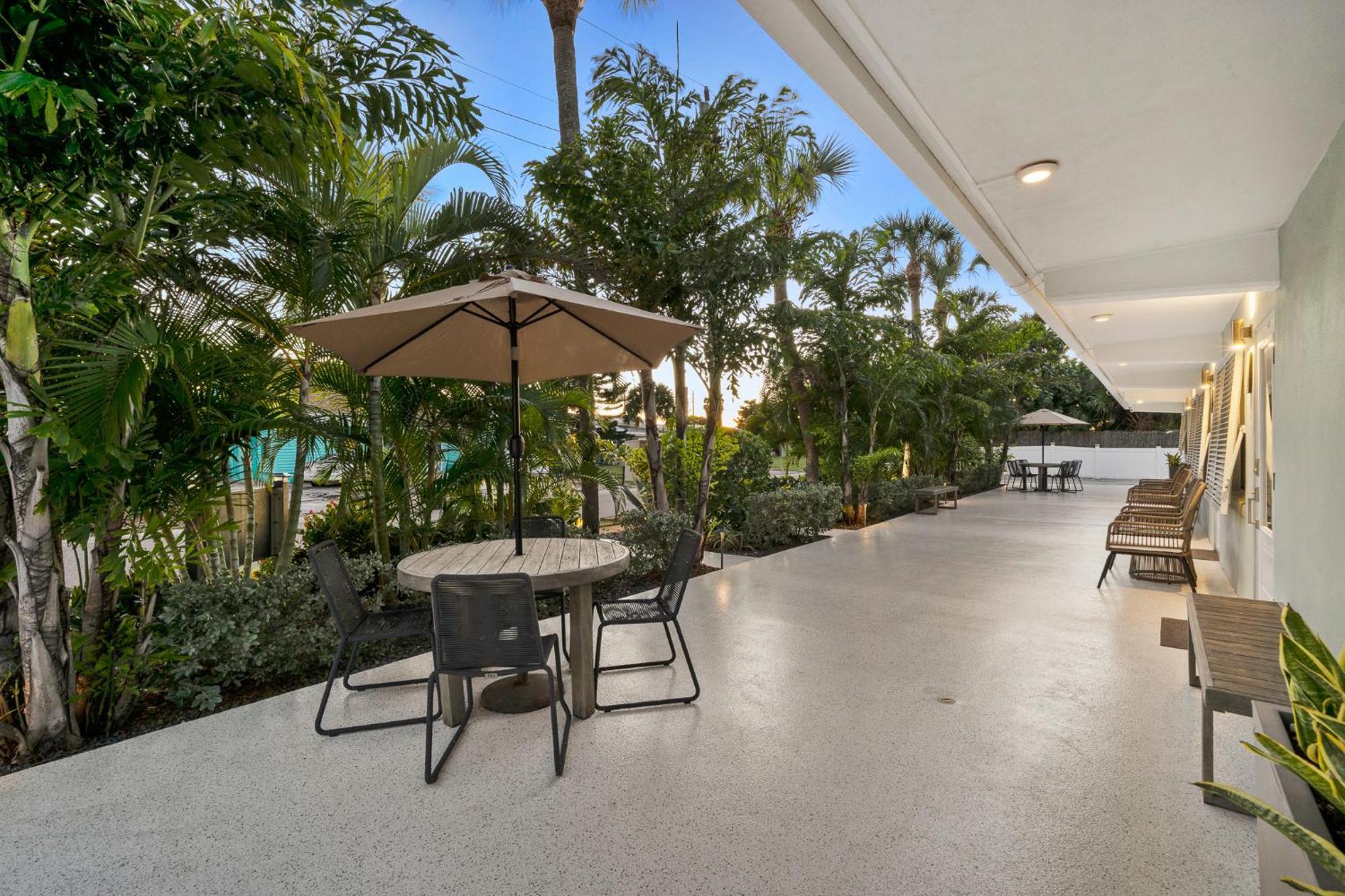 Boutique Vacation Complex At Beach * Cocoa Beach