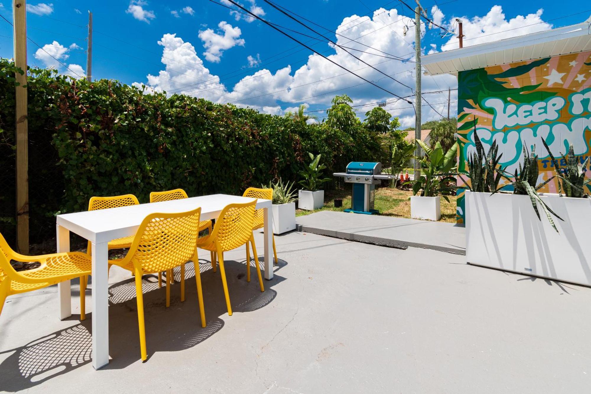 The Juni Aparthotel