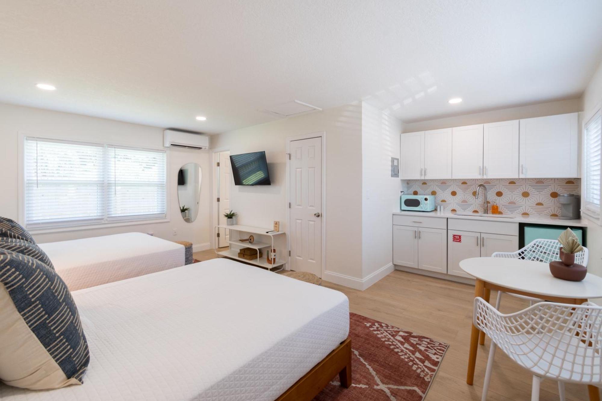 The Juni Aparthotel