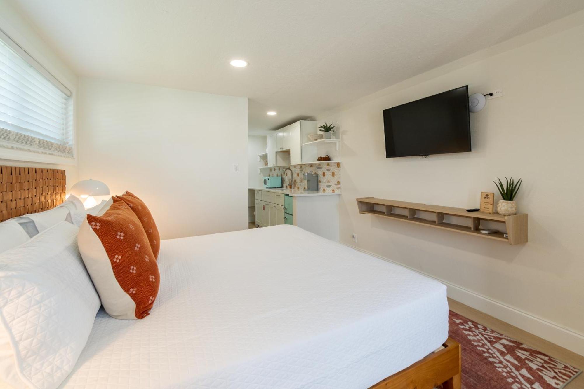 The Juni Aparthotel