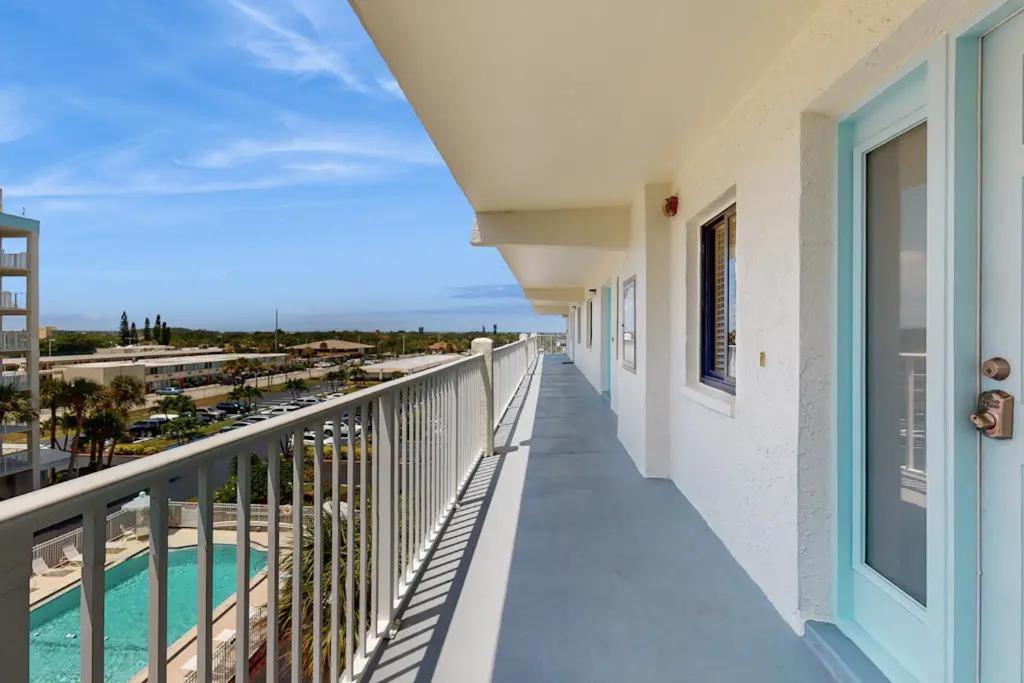Sandcastles 2br2ba Cocoa Ocean Views! Holiday home *