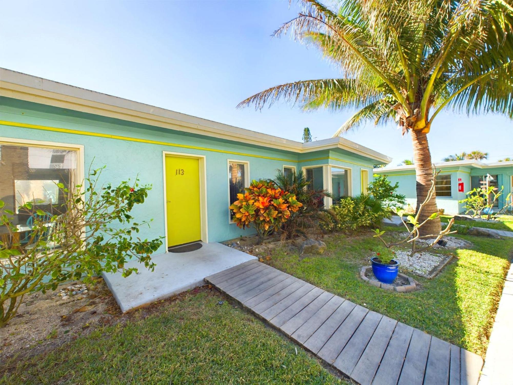 Unit 113 - Oceanfront Unit -2br1ba Heated Pool! Holiday home Cocoa Beach