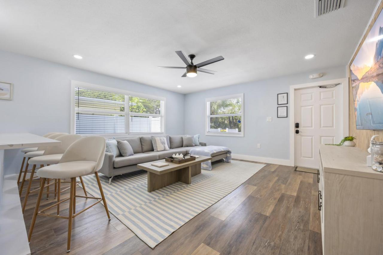 Apartment The Shark Tank Cocoa - Coastal Modern, Downtown, 5-min Walk To Beach, Shops & Bars