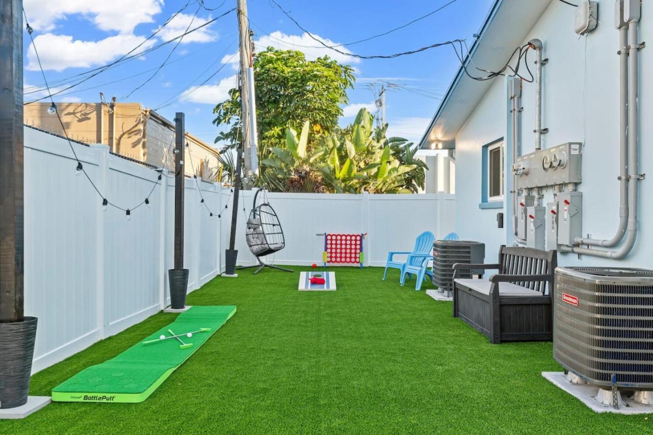 The Shark Tank Cocoa - 2 Units, Steps To Beach, Shops & Bars, Great For Group Apartment *