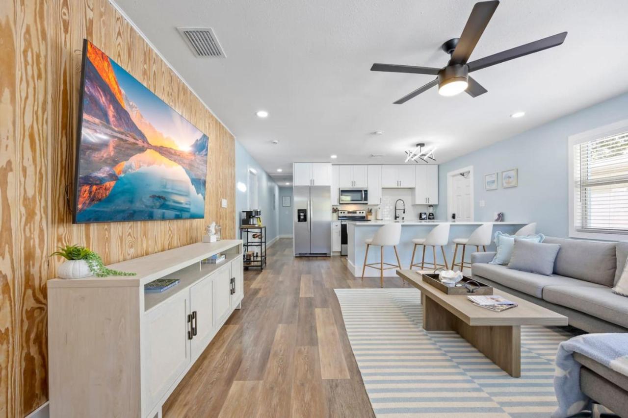 Apartment The Shark Tank Cocoa - Coastal Modern, Downtown, 5-min Walk To Beach, Shops & Bars