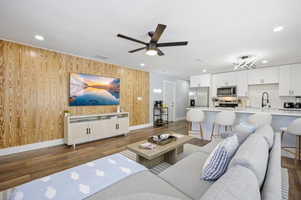 The Shark Tank Cocoa - Coastal Modern, Downtown, 5-min Walk To Beach, Shops & Bars