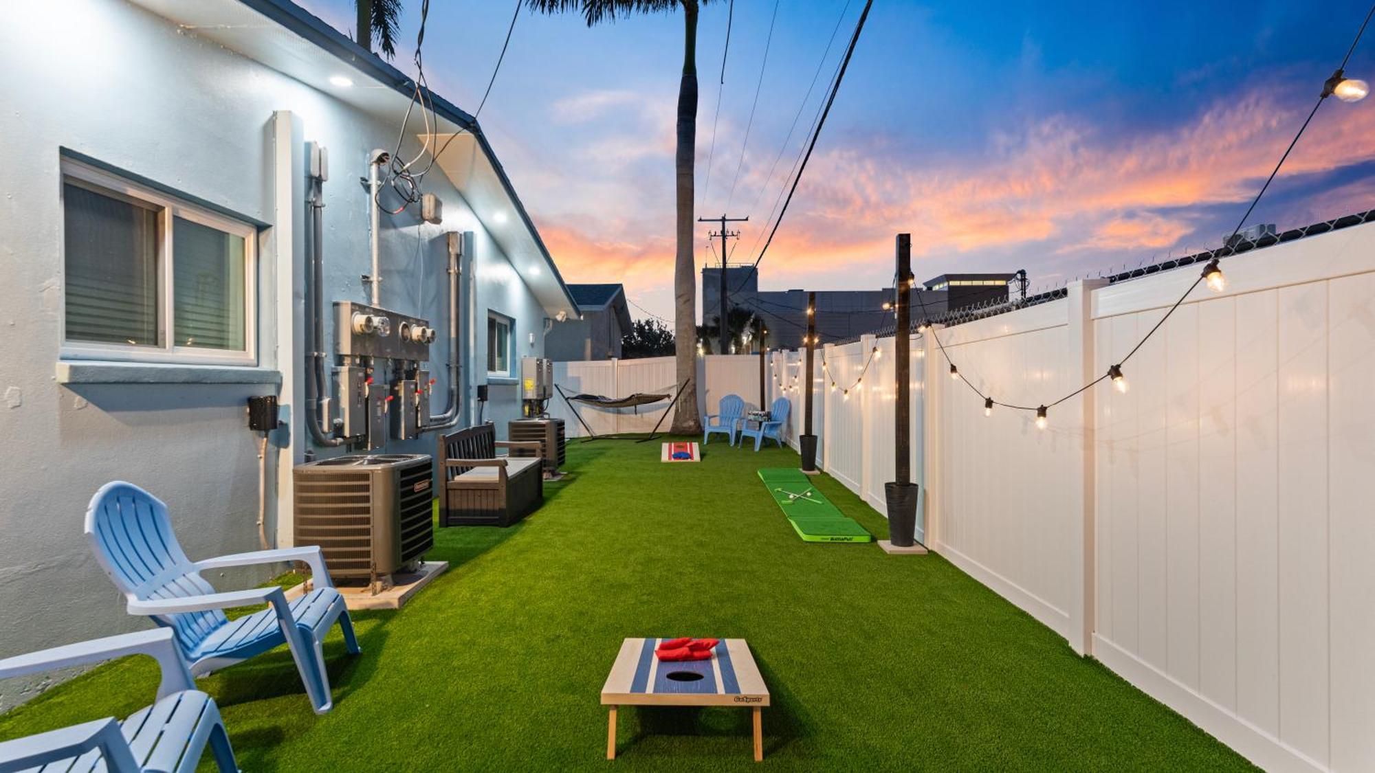 The Shark Tank Cocoa - Coastal Modern, Downtown, 5-min Walk To Beach, Shops & Bars