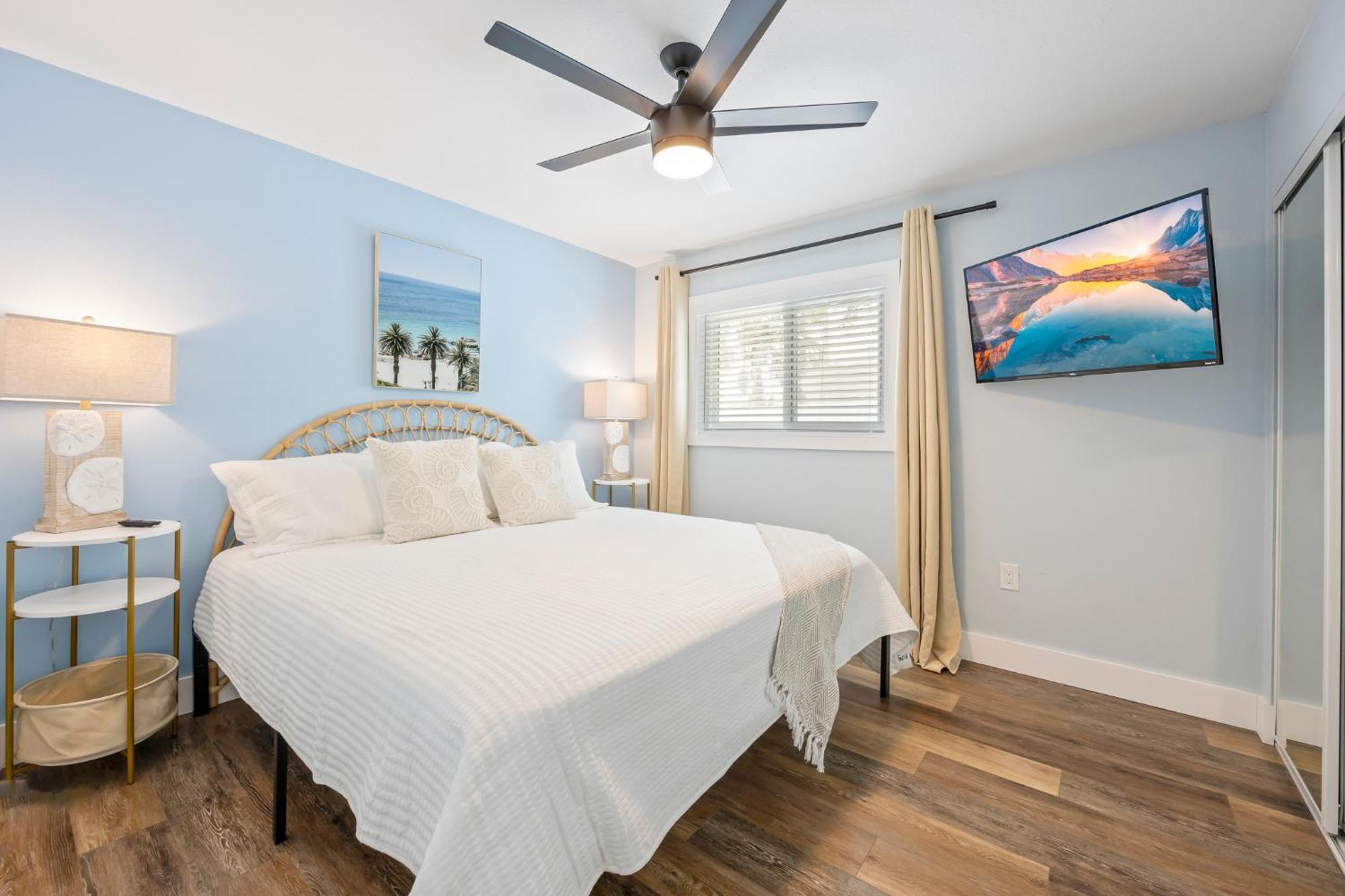 Apartment The Shark Tank Cocoa - Coastal Modern, Downtown, 5-min Walk To Beach, Shops & Bars