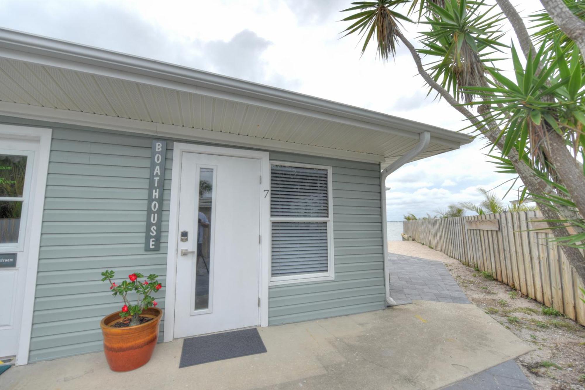 Banana River Aparthotel