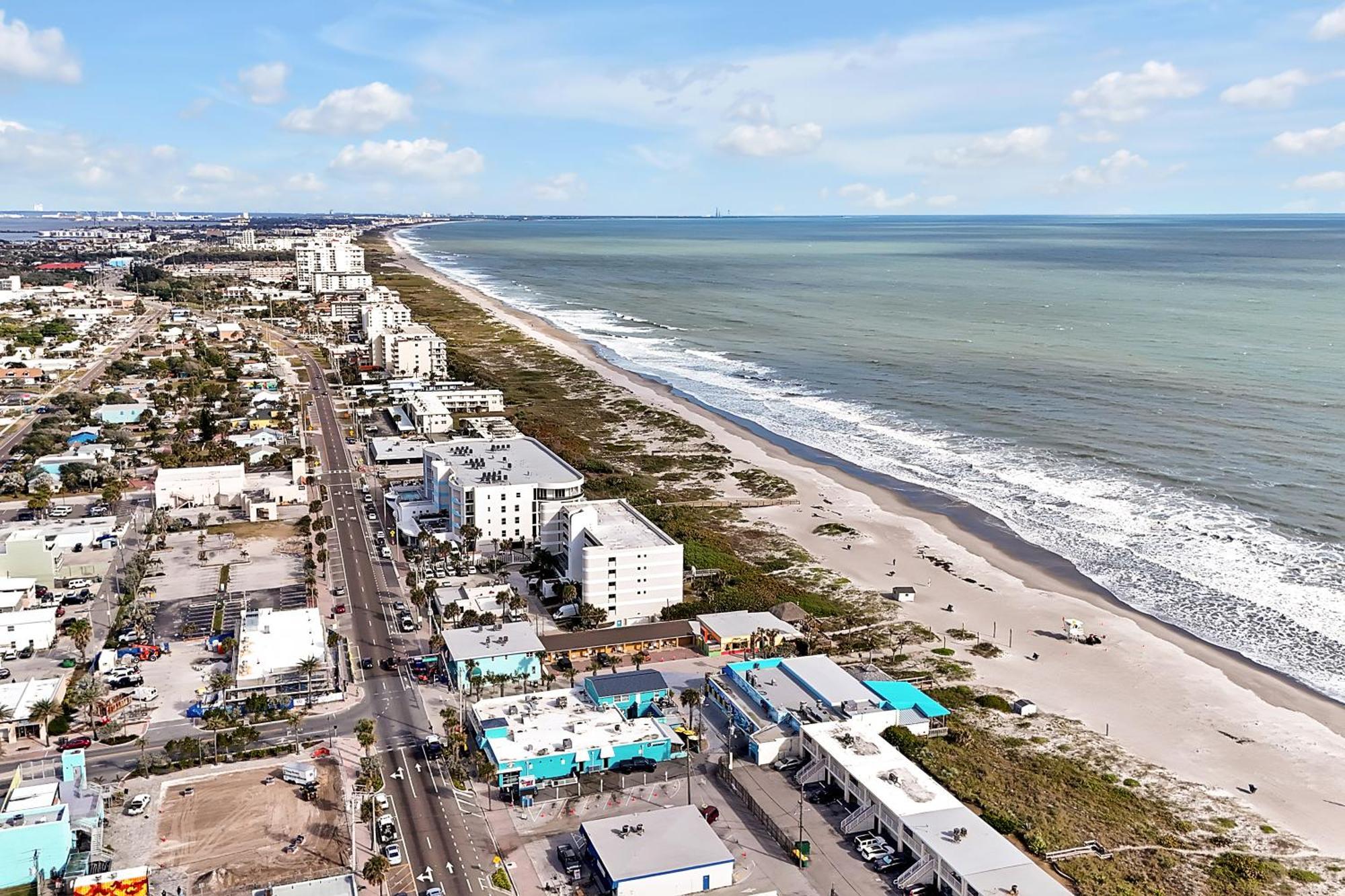 Apartment Direct Oceanfront With Amazing Views Near Cocoa *