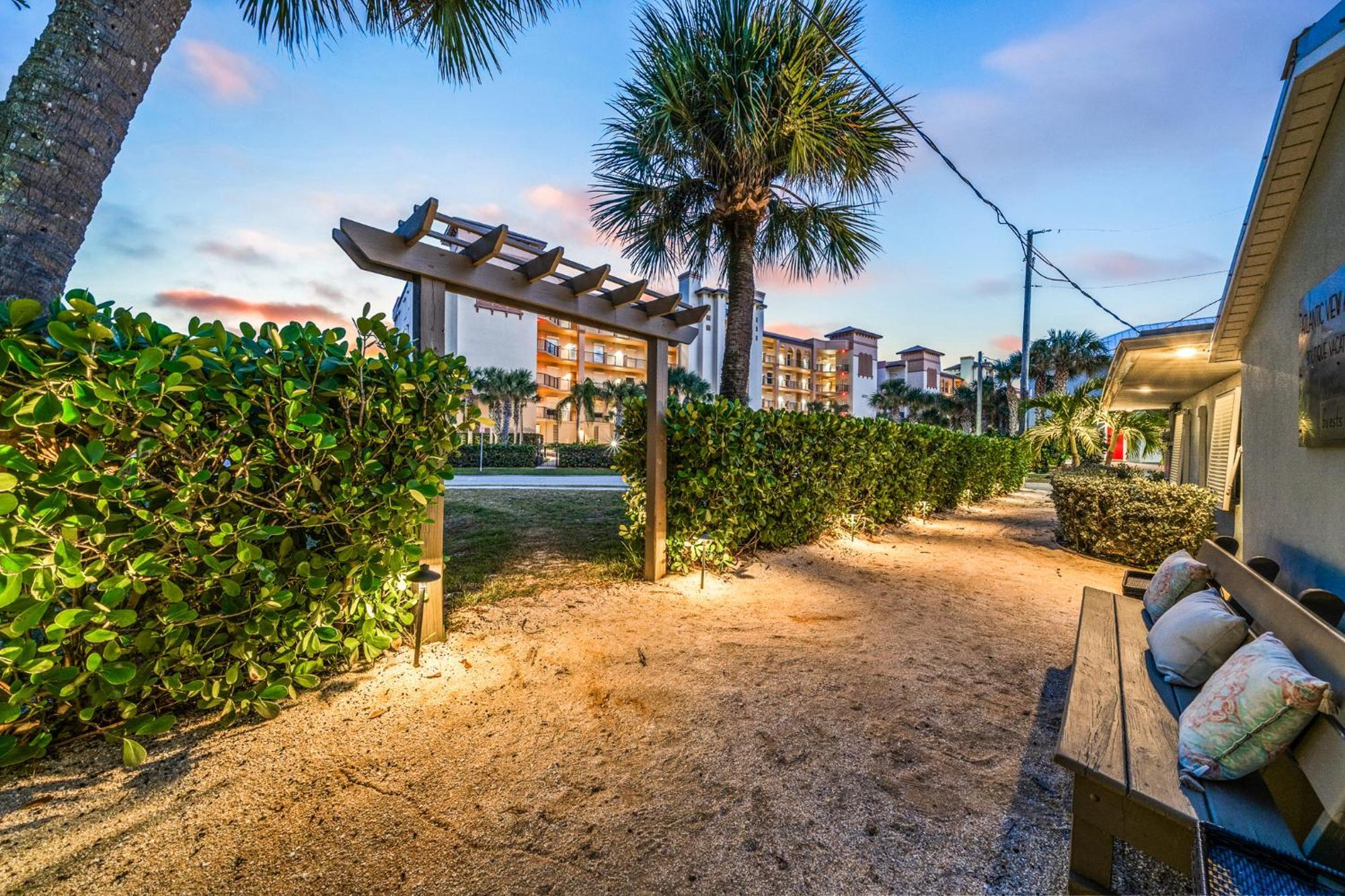 Wonderful Place Wprivate Patio Next To The Cocoa Beach