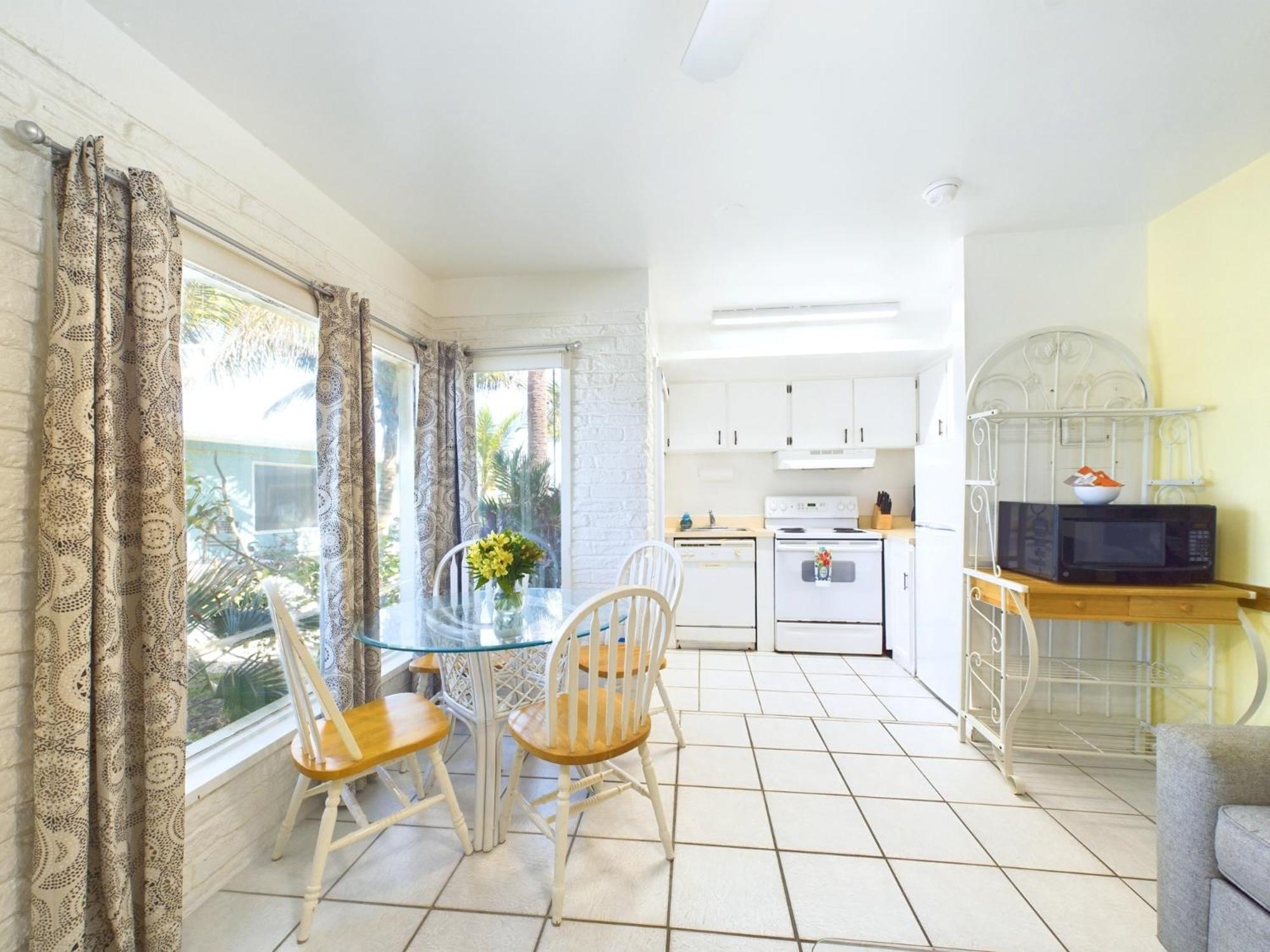 Unit 111- 2br With Heated Pool And Hot Tub * Cocoa Beach