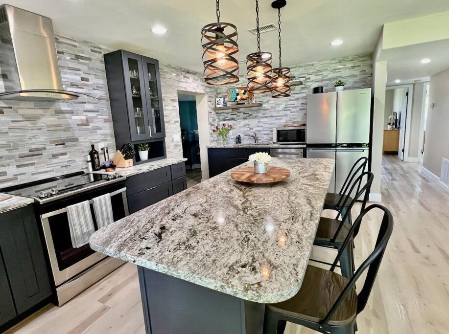 Sea La Vie - Town Charm+newly Renovated