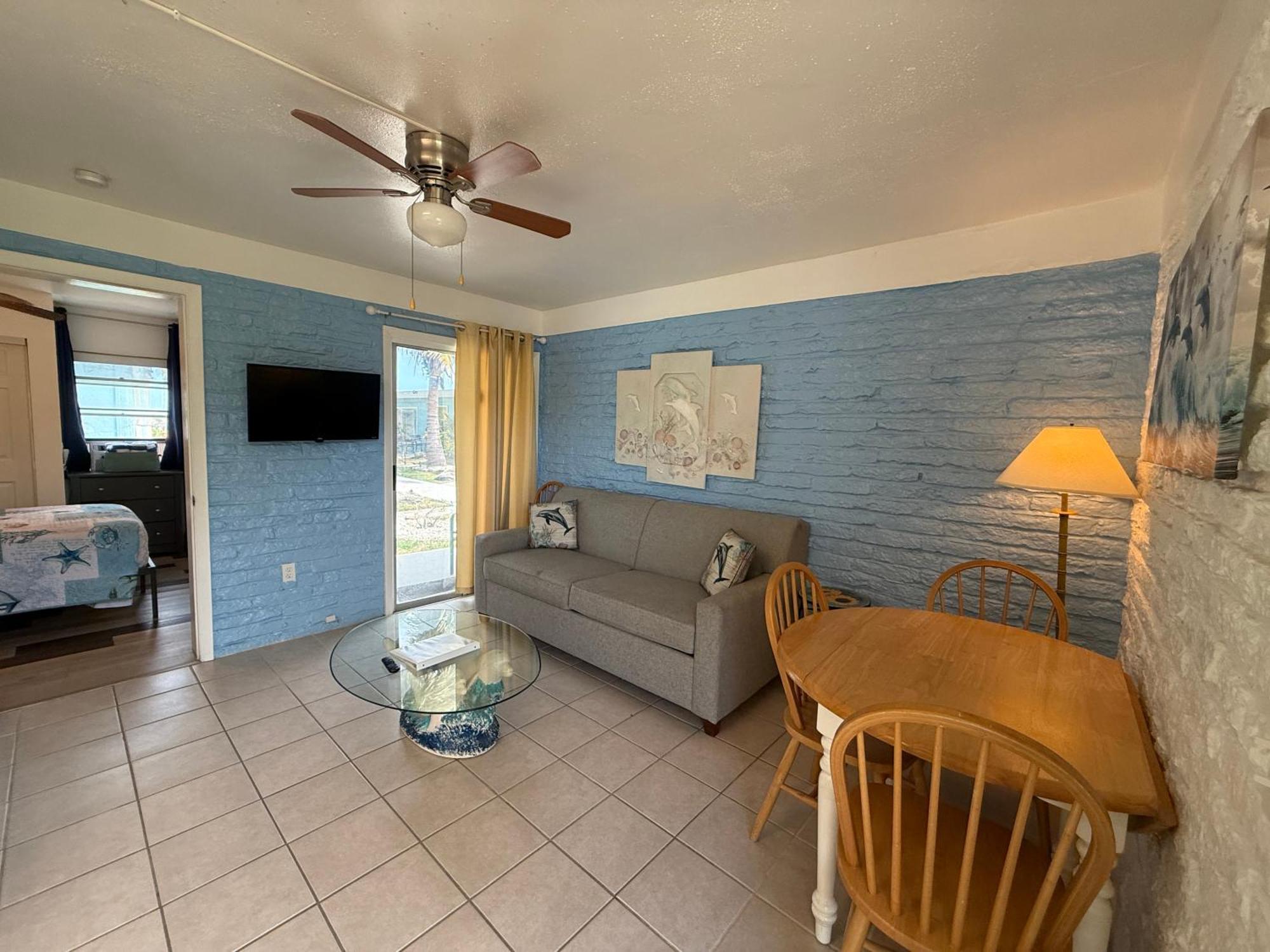 Apartment Unit 102 - 1br Unit Wheated Pool And Hot Tub