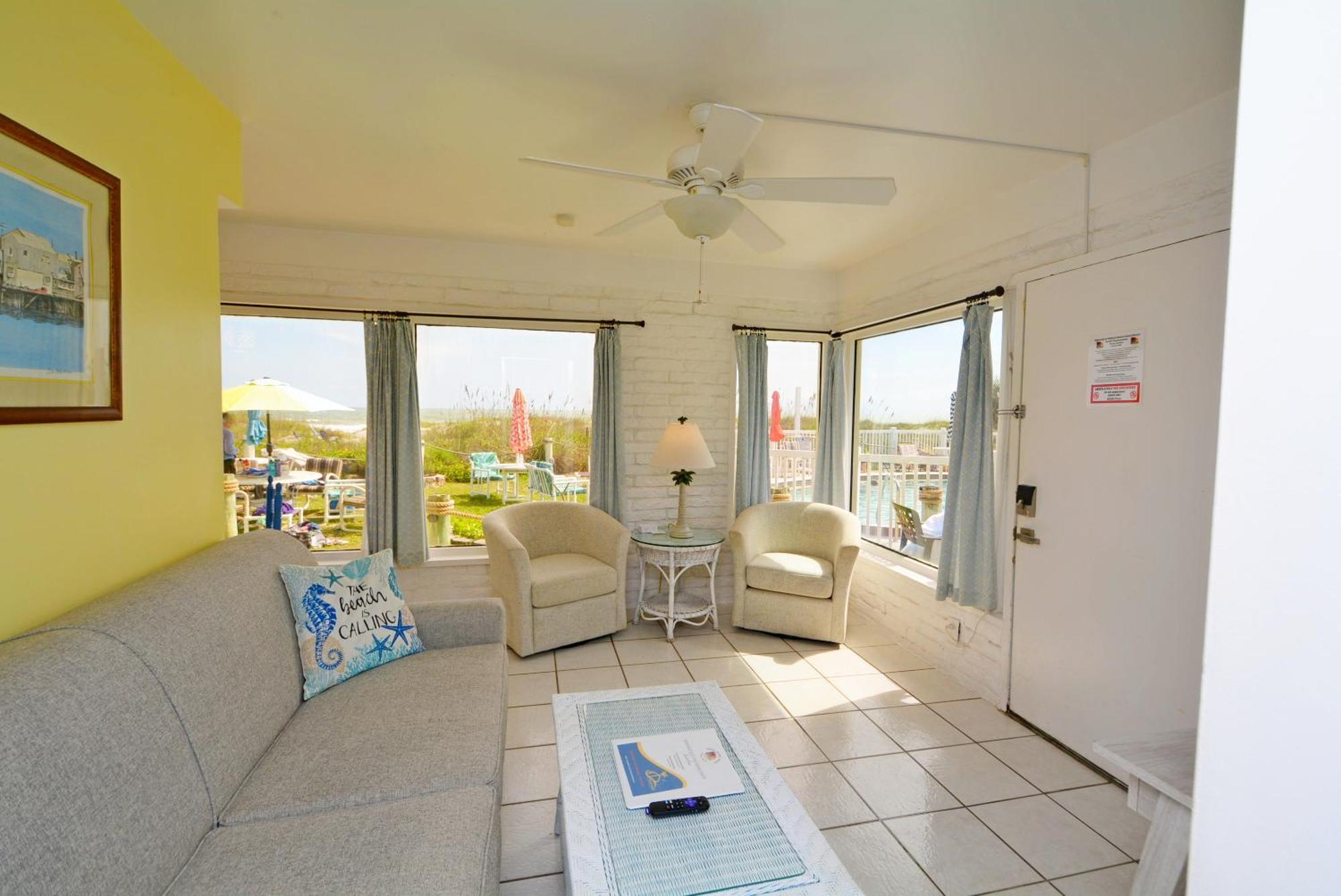 Holiday home Unit 118 Direct Oceanfront Views 2br Heated Pool *