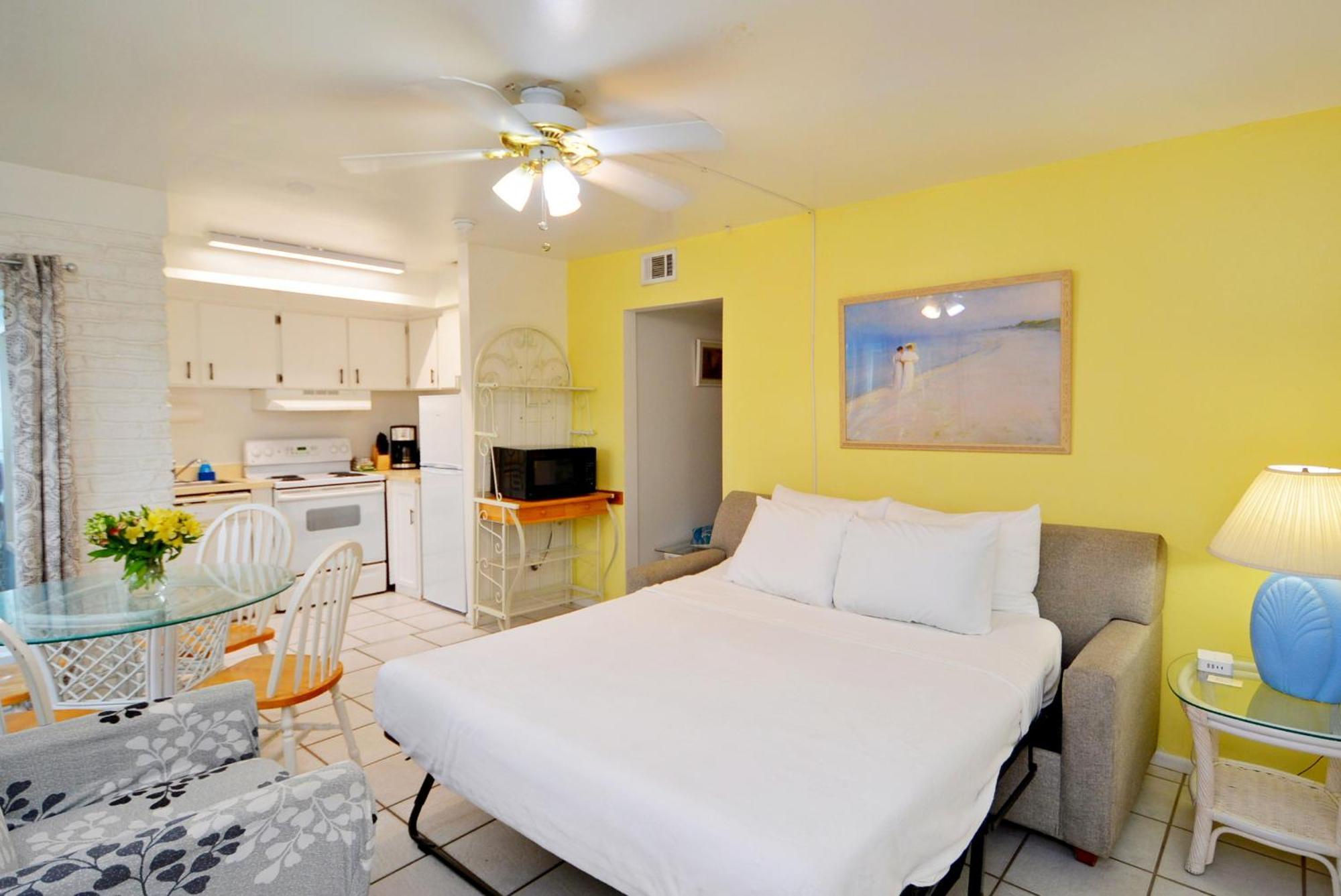 Unit 111- 2br With Heated Pool And Hot Tub * Cocoa Beach