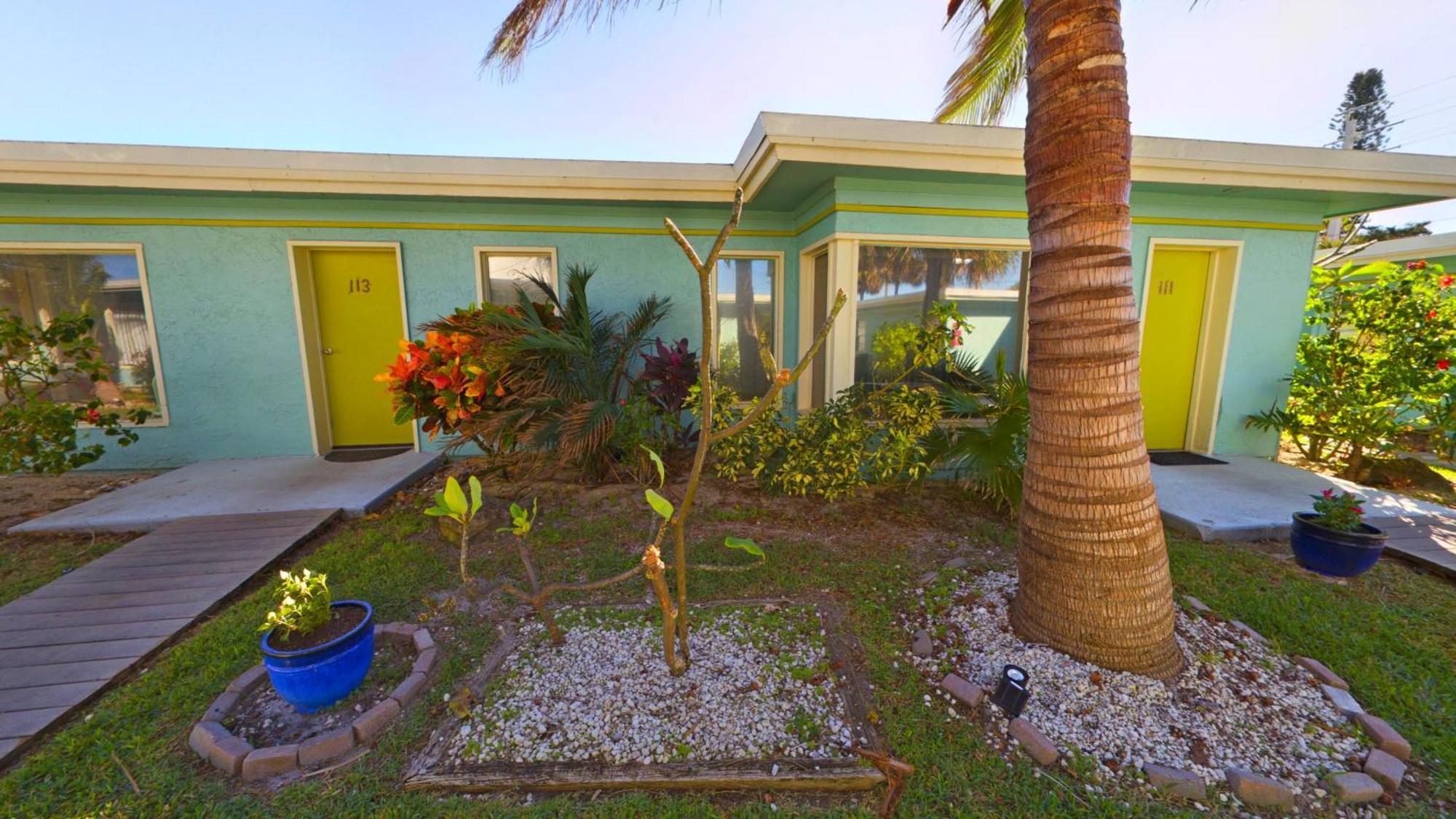 Holiday home Unit 113 - Oceanfront Unit -2br1ba Heated Pool! *