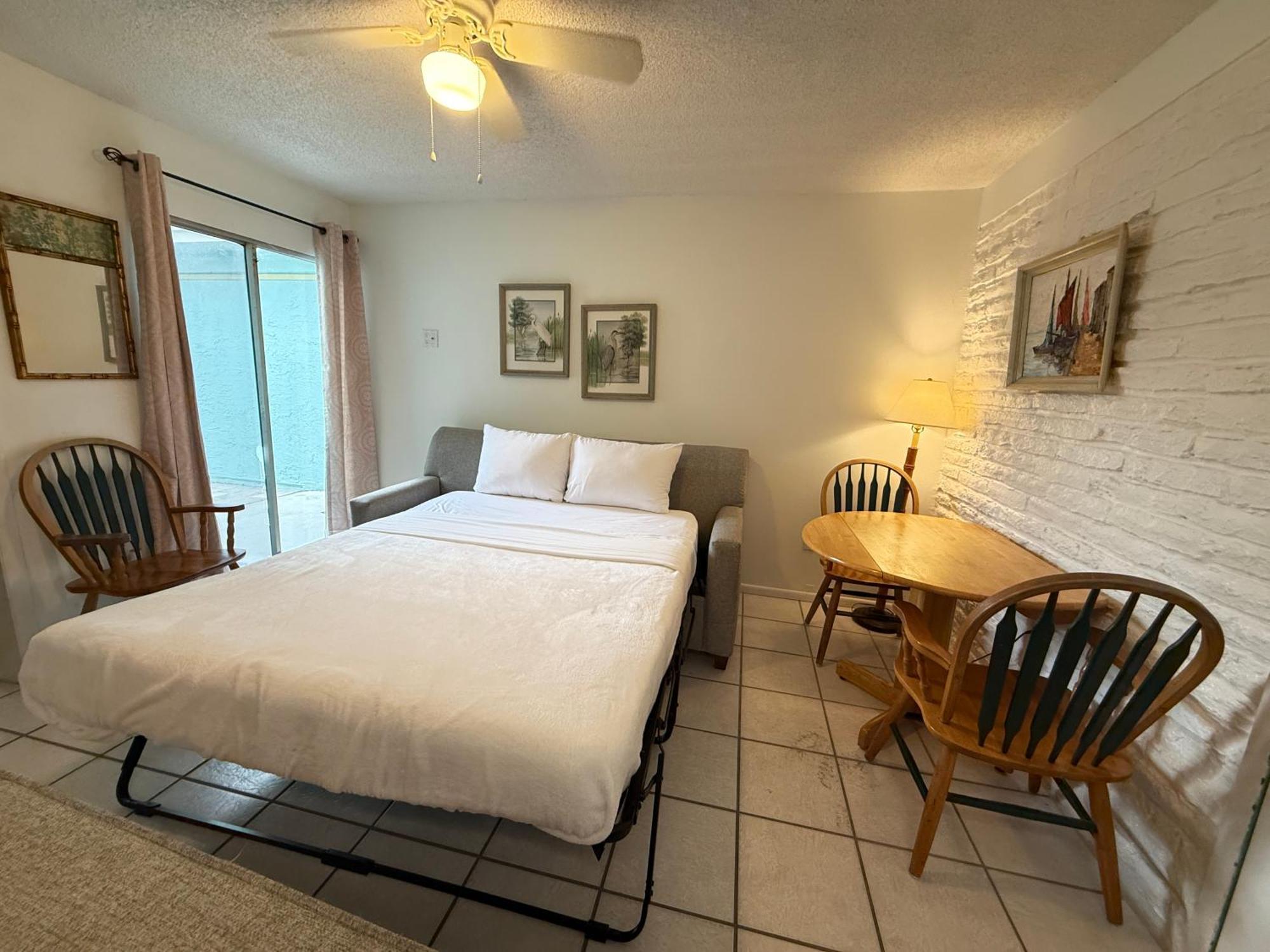 Unit 103 -1br At Oceanfront Complex With Pool Cocoa Beach