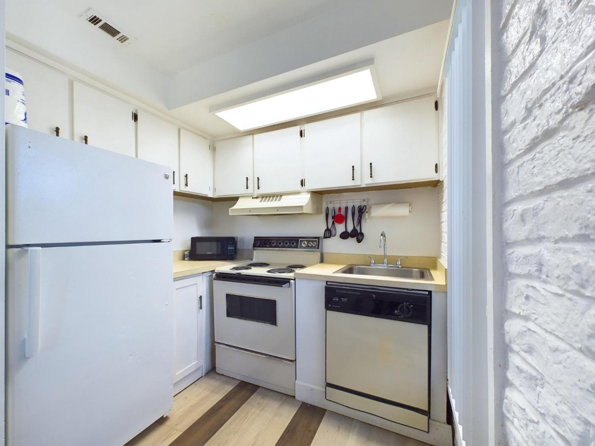 Unit 113 - Oceanfront Unit -2br1ba Heated Pool! *